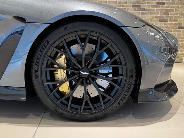 アストンマーティン V12ヴァンテージ