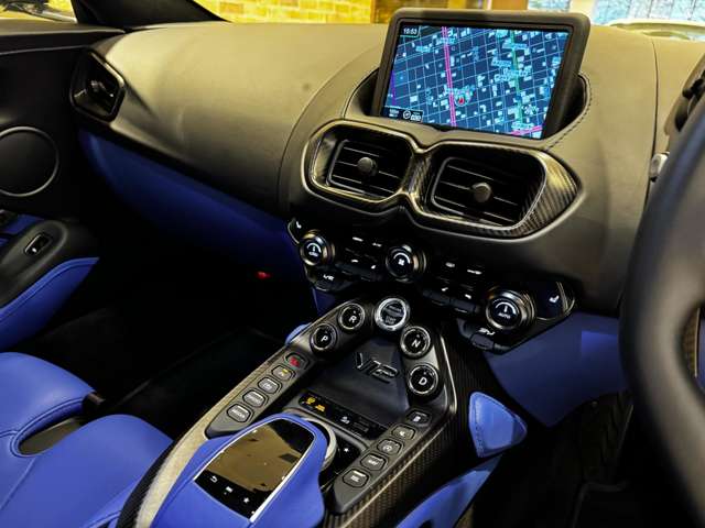 アストンマーティン V12ヴァンテージ