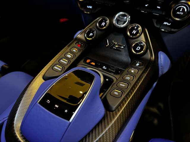 アストンマーティン V12ヴァンテージ