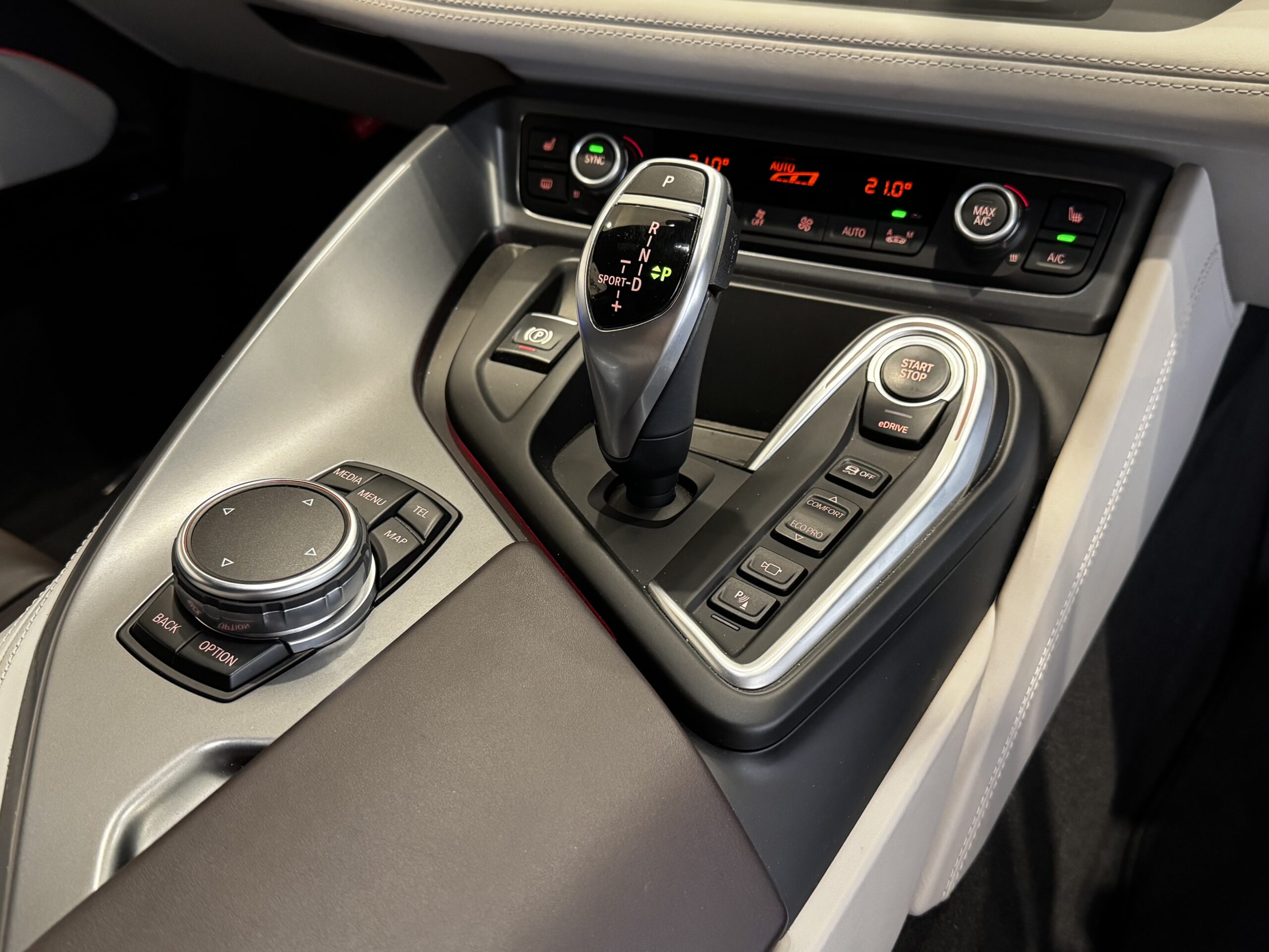 BMW i8 ベースモデル
