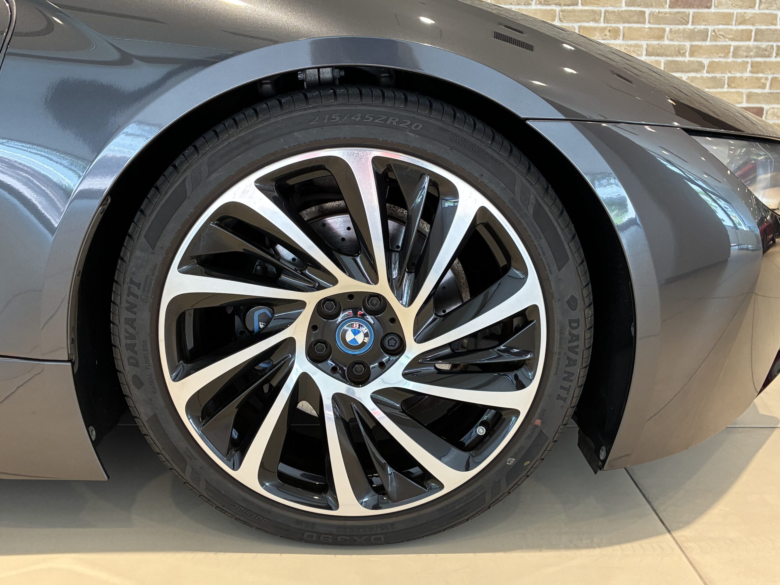 BMW i8 ベースモデル