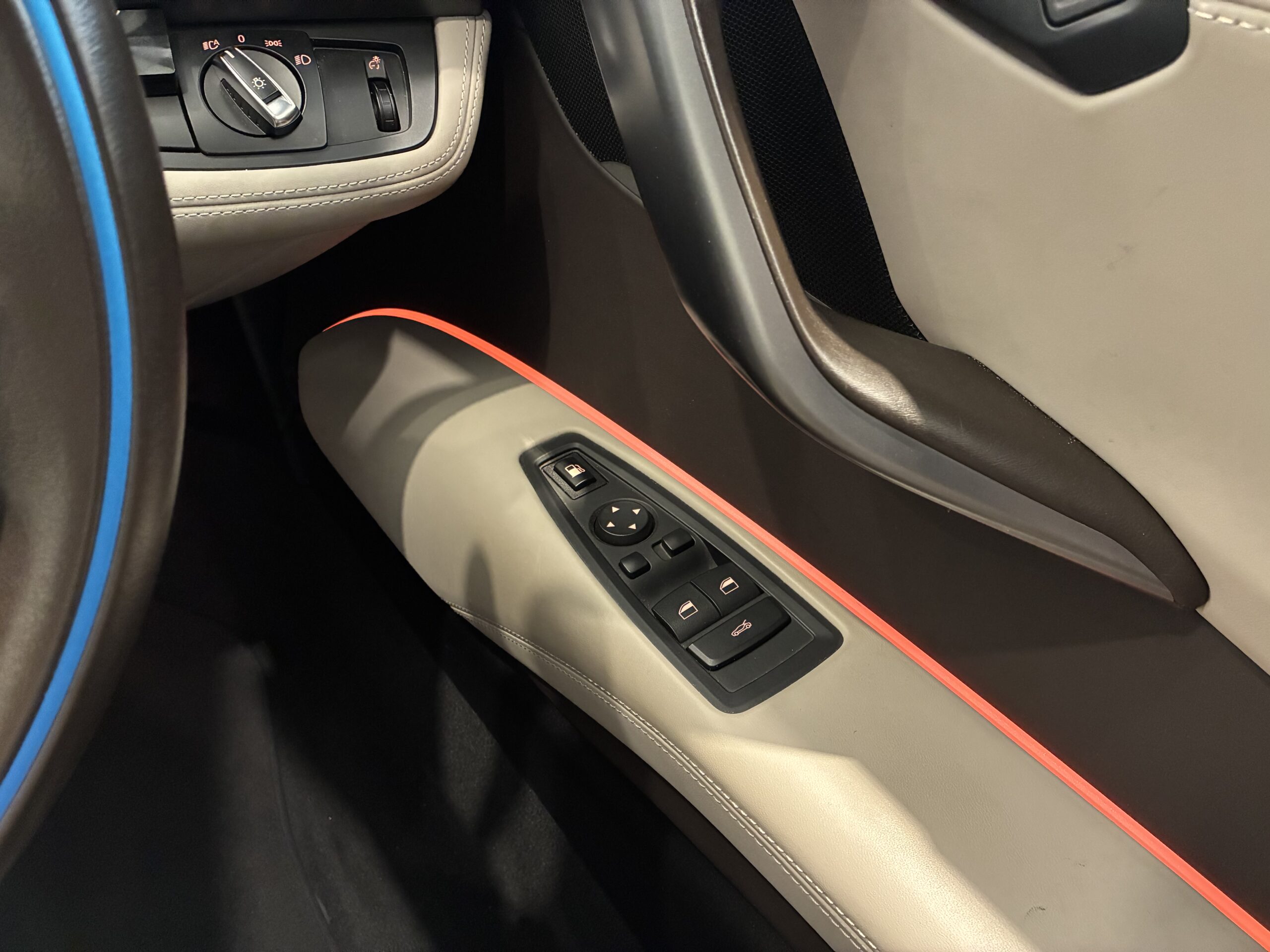 BMW i8 ベースモデル