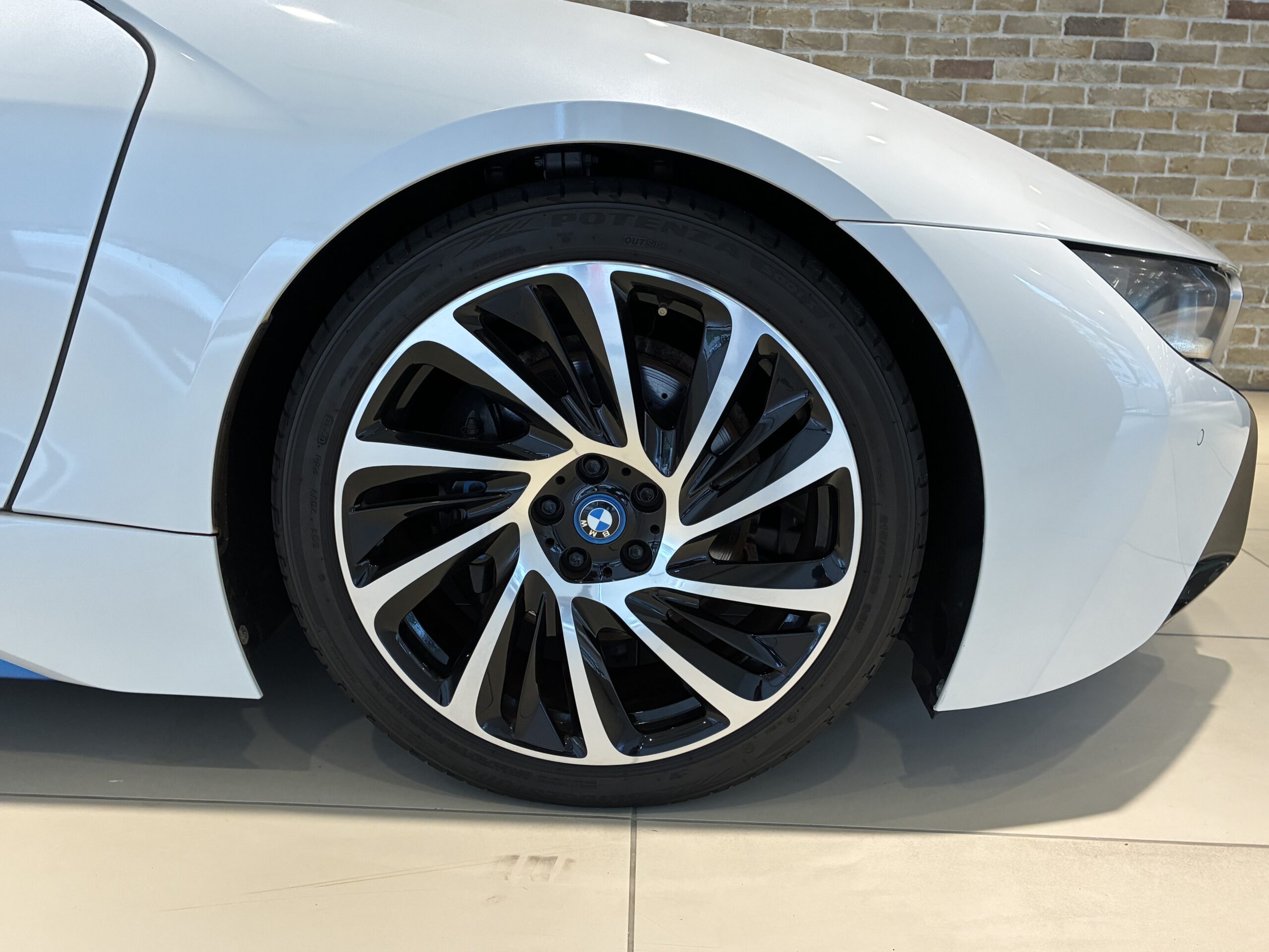 BMW i8 ベースモデル