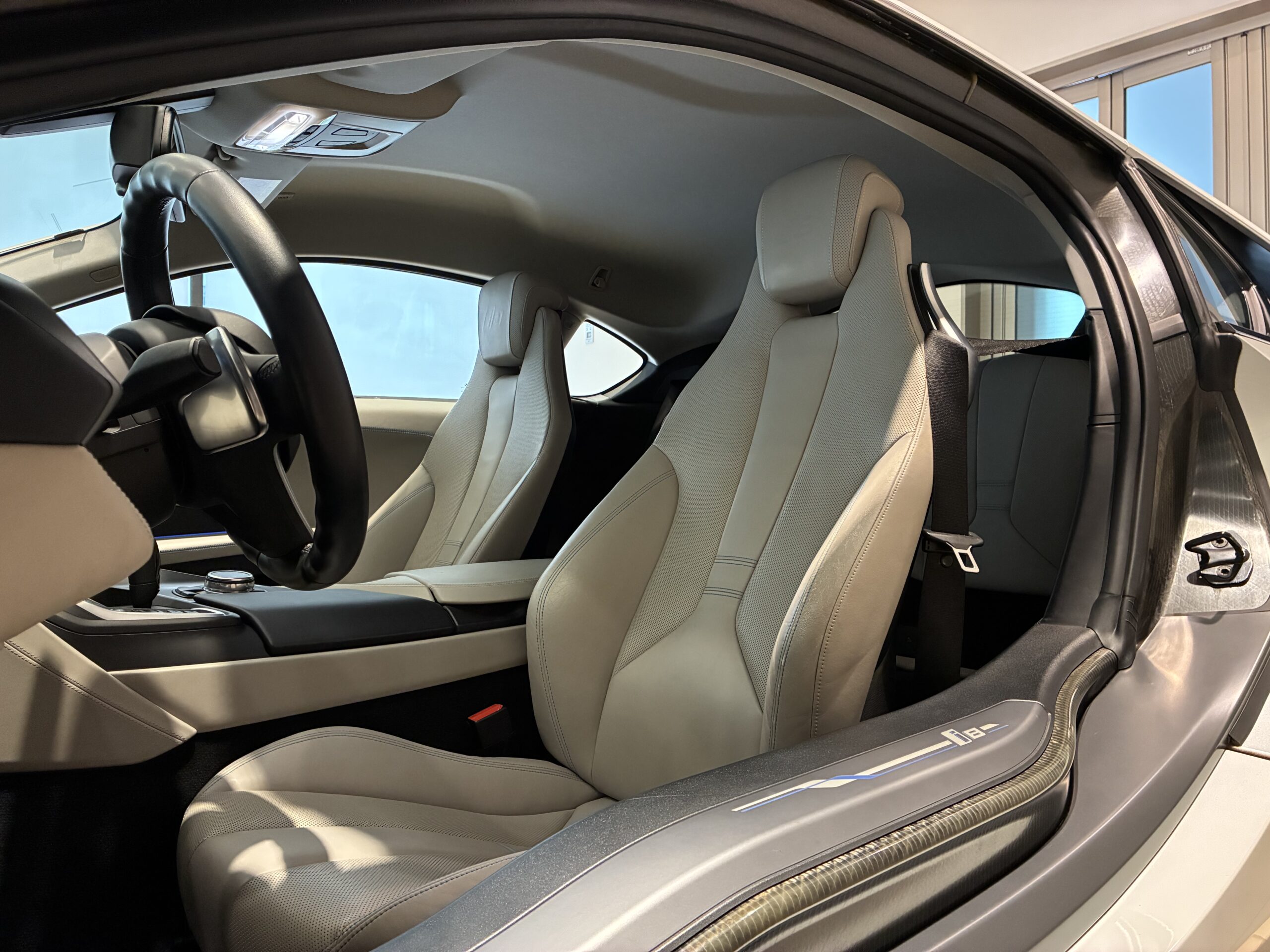 BMW i8 ベースモデル