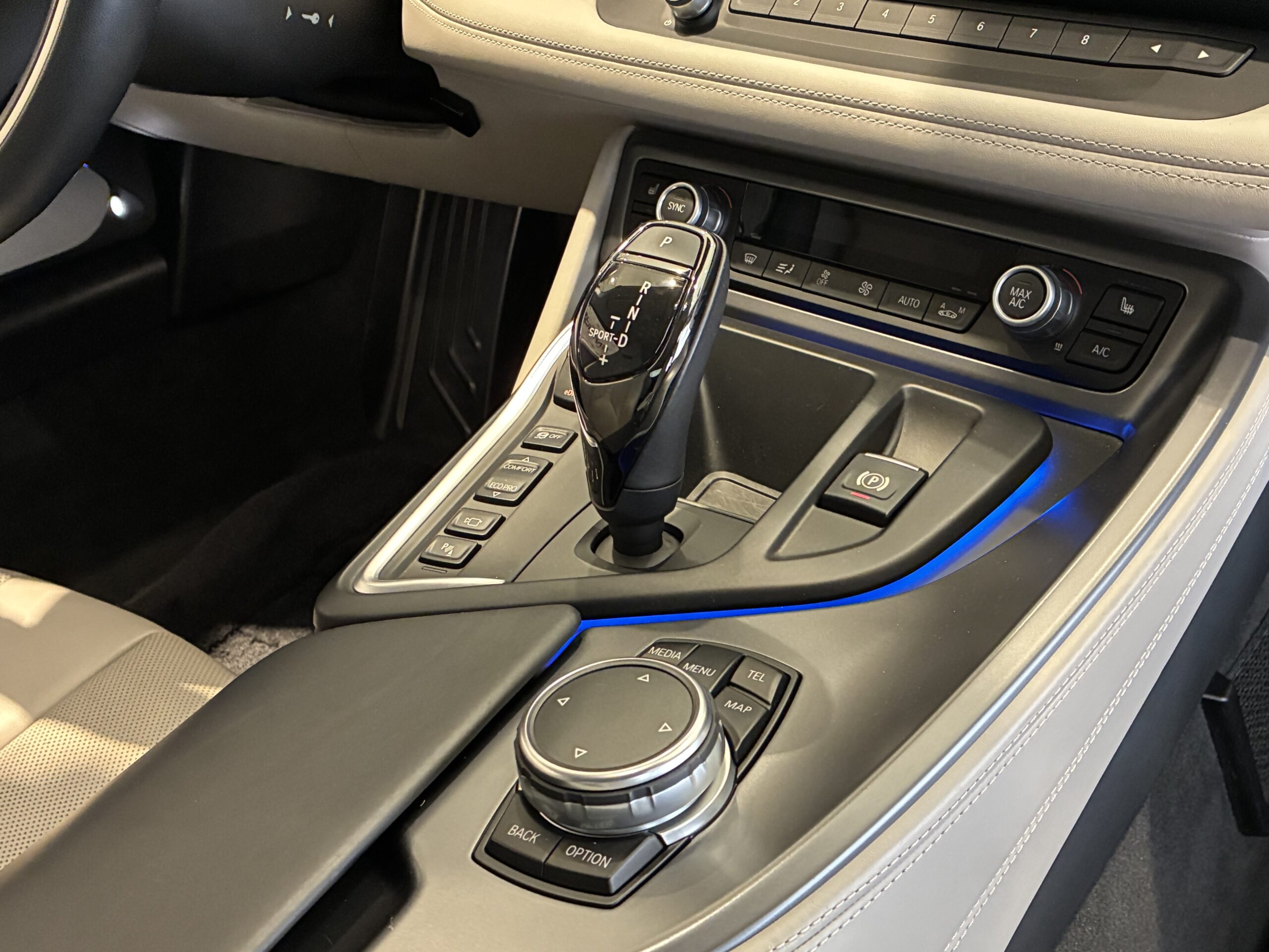 BMW i8 ベースモデル