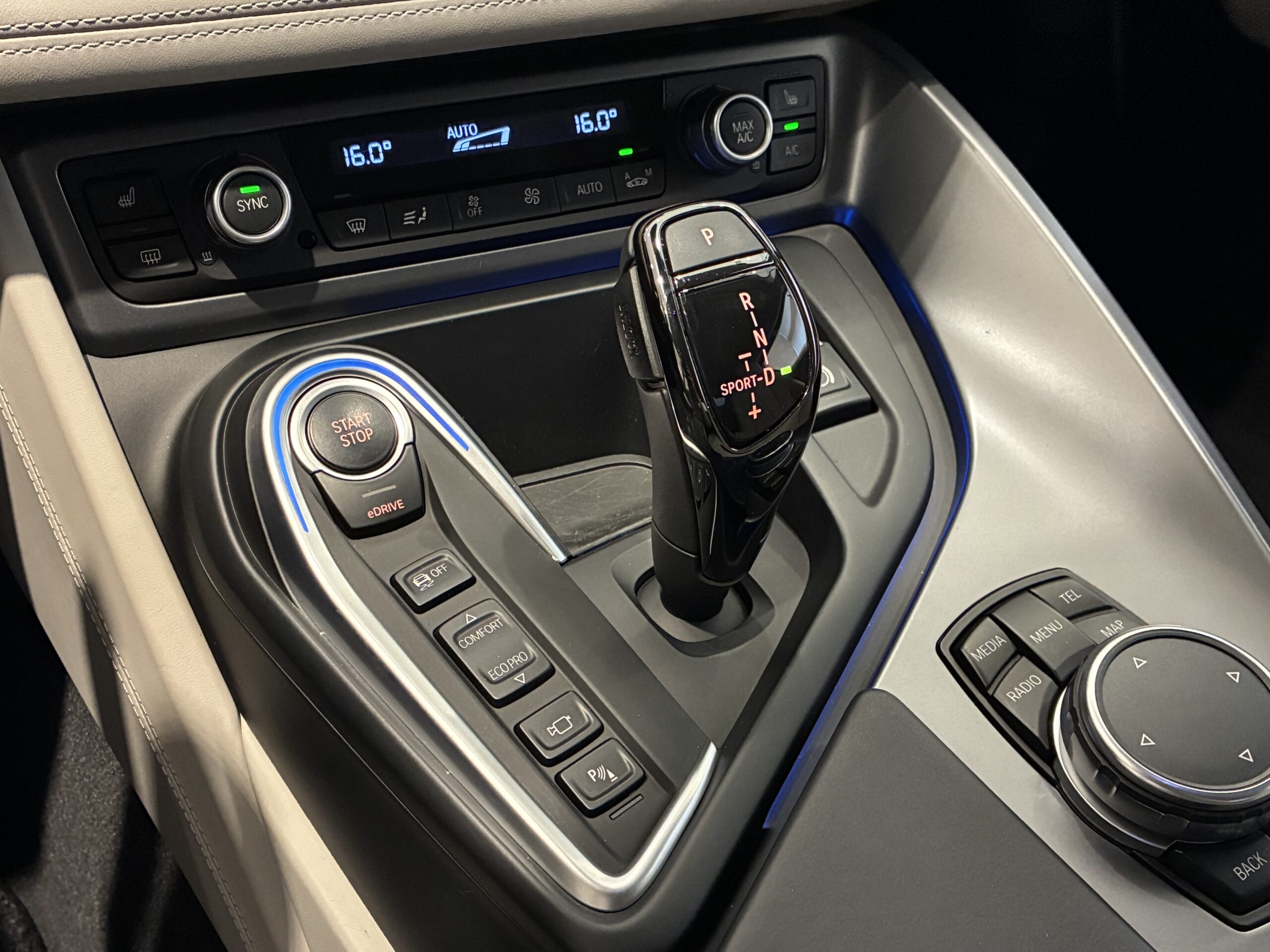 BMW i8 ベースモデル