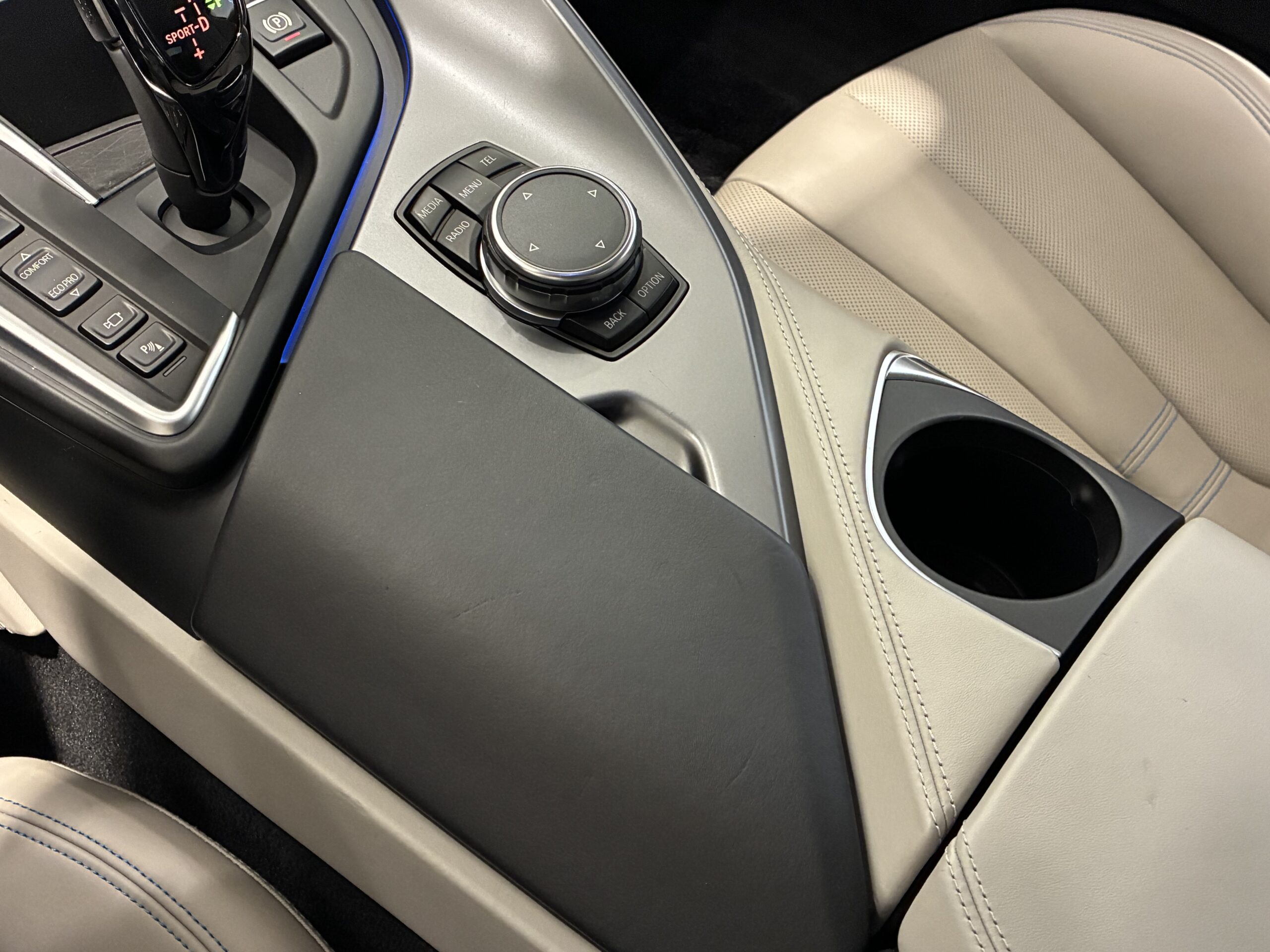 BMW i8 ベースモデル