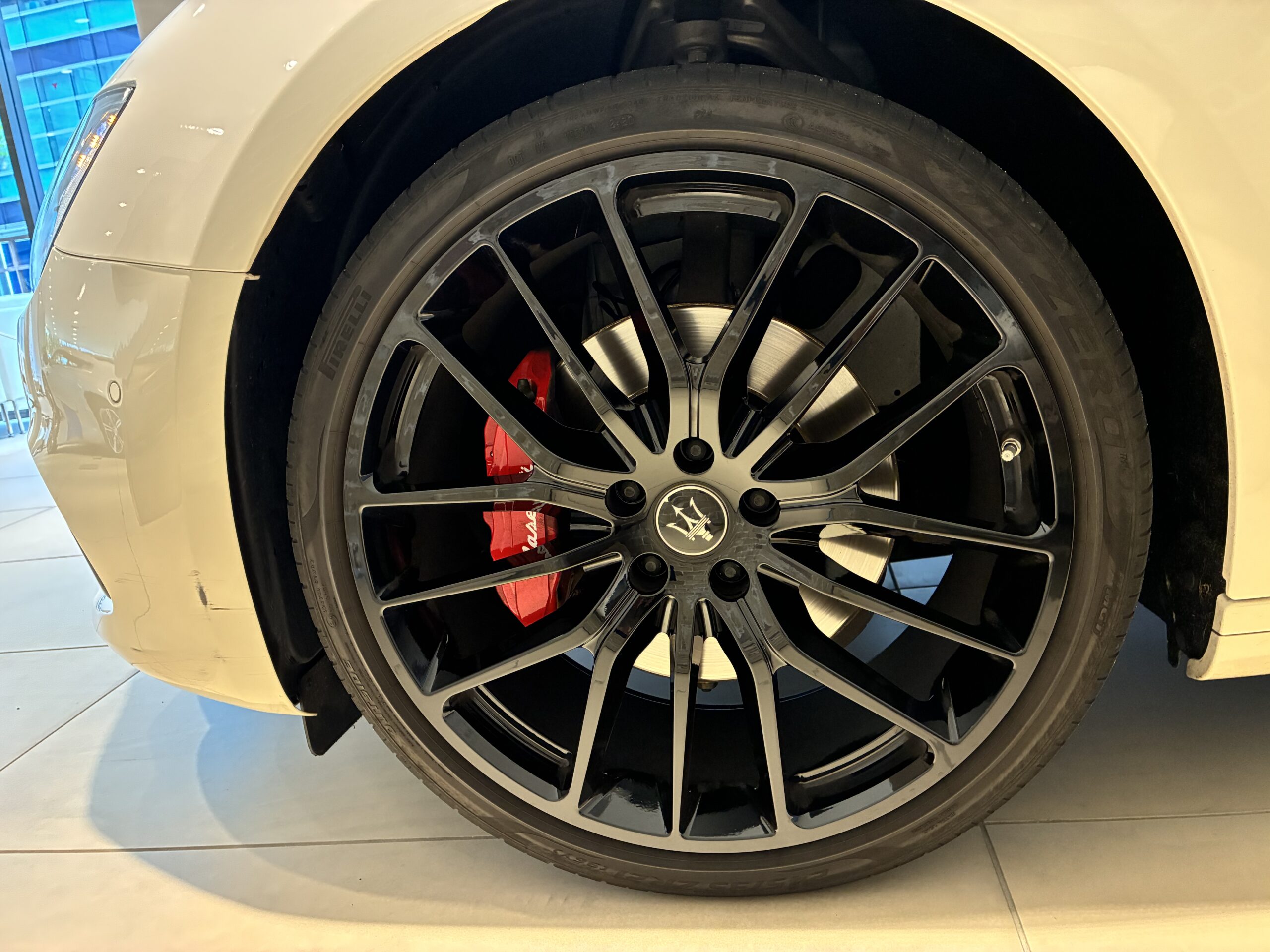 マセラティ ギブリGTハイブリッド スポーツPKG