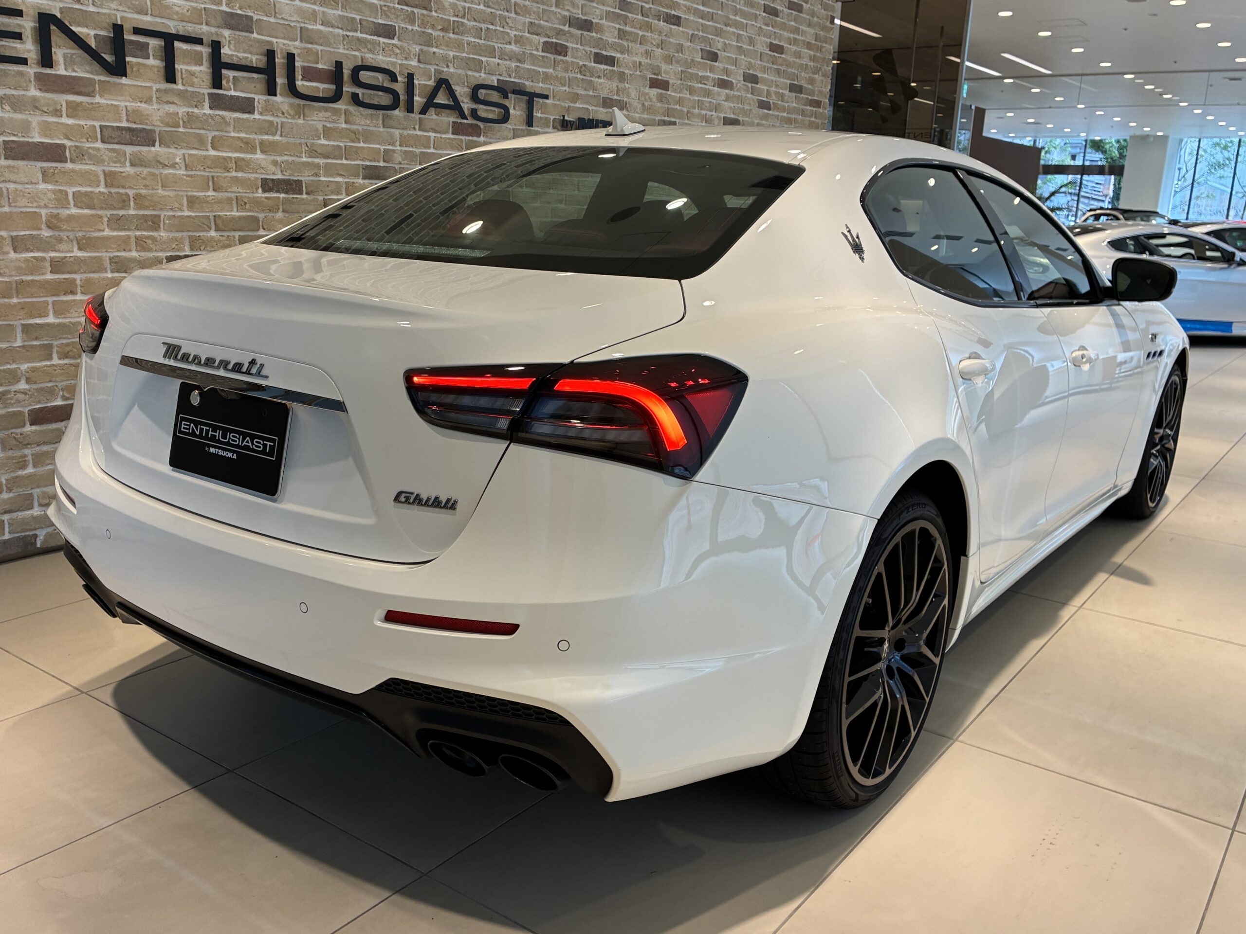 マセラティ ギブリGTハイブリッド スポーツPKG