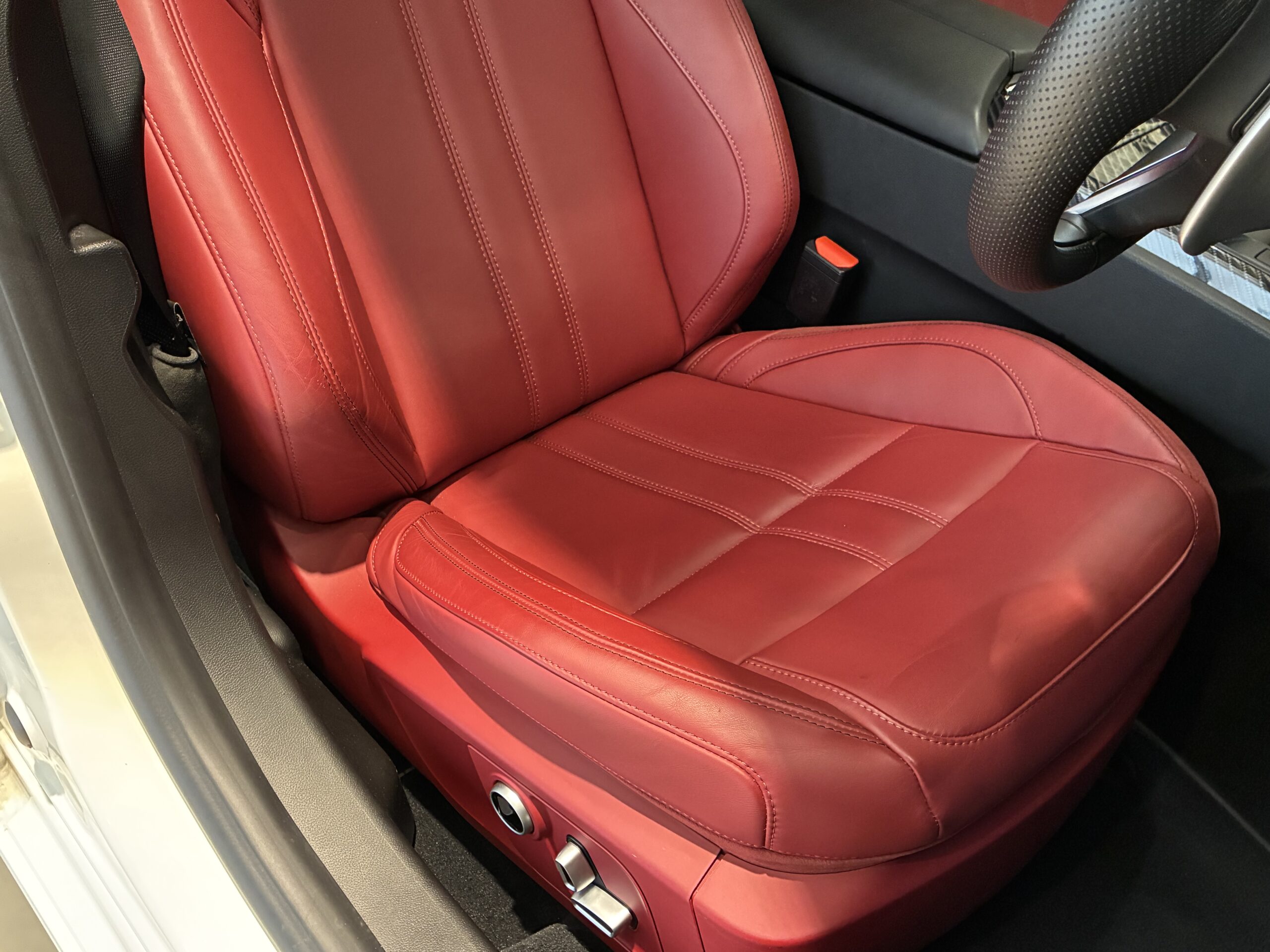 マセラティ ギブリGTハイブリッド スポーツPKG