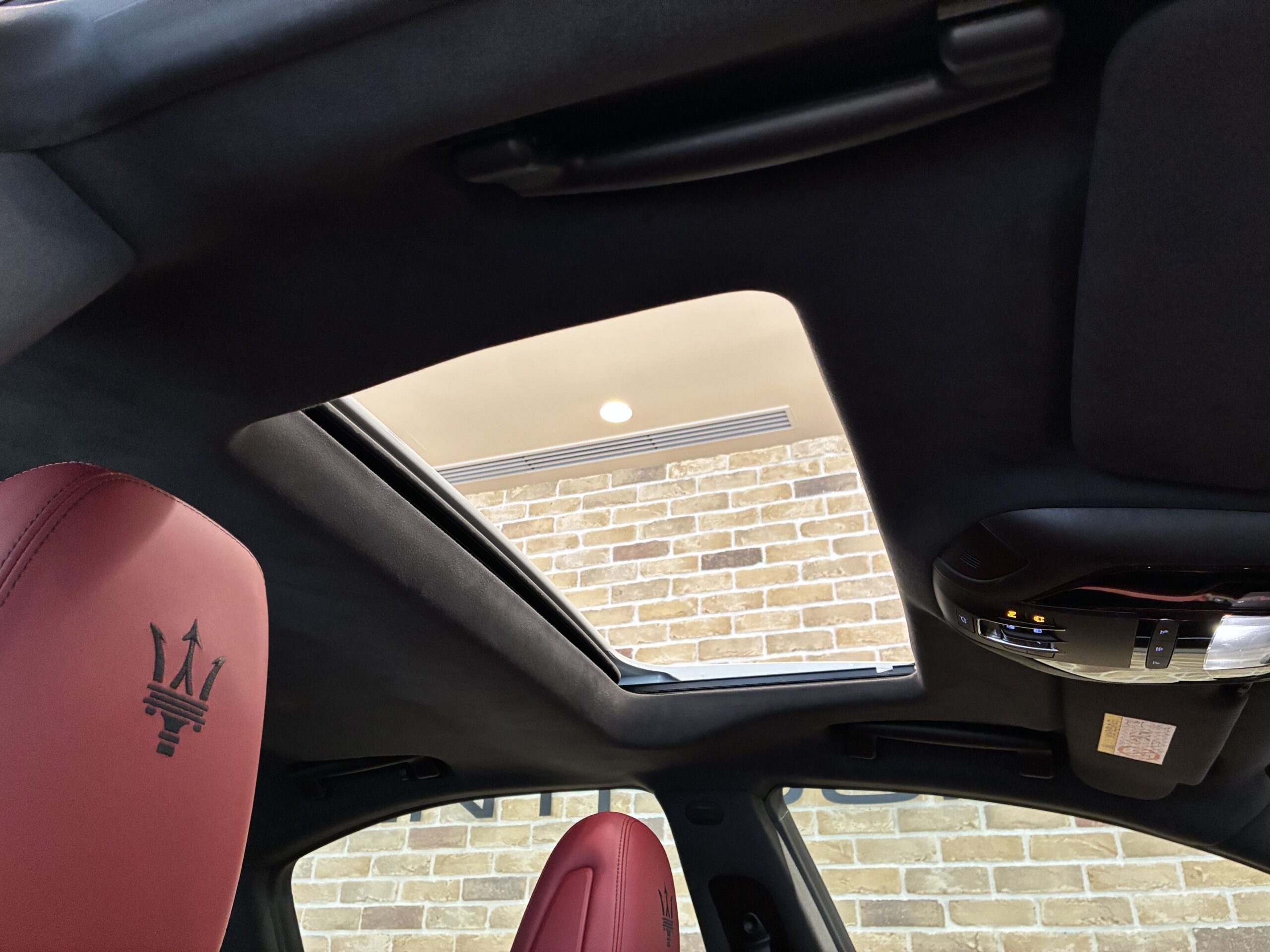 マセラティ ギブリGTハイブリッド スポーツPKG