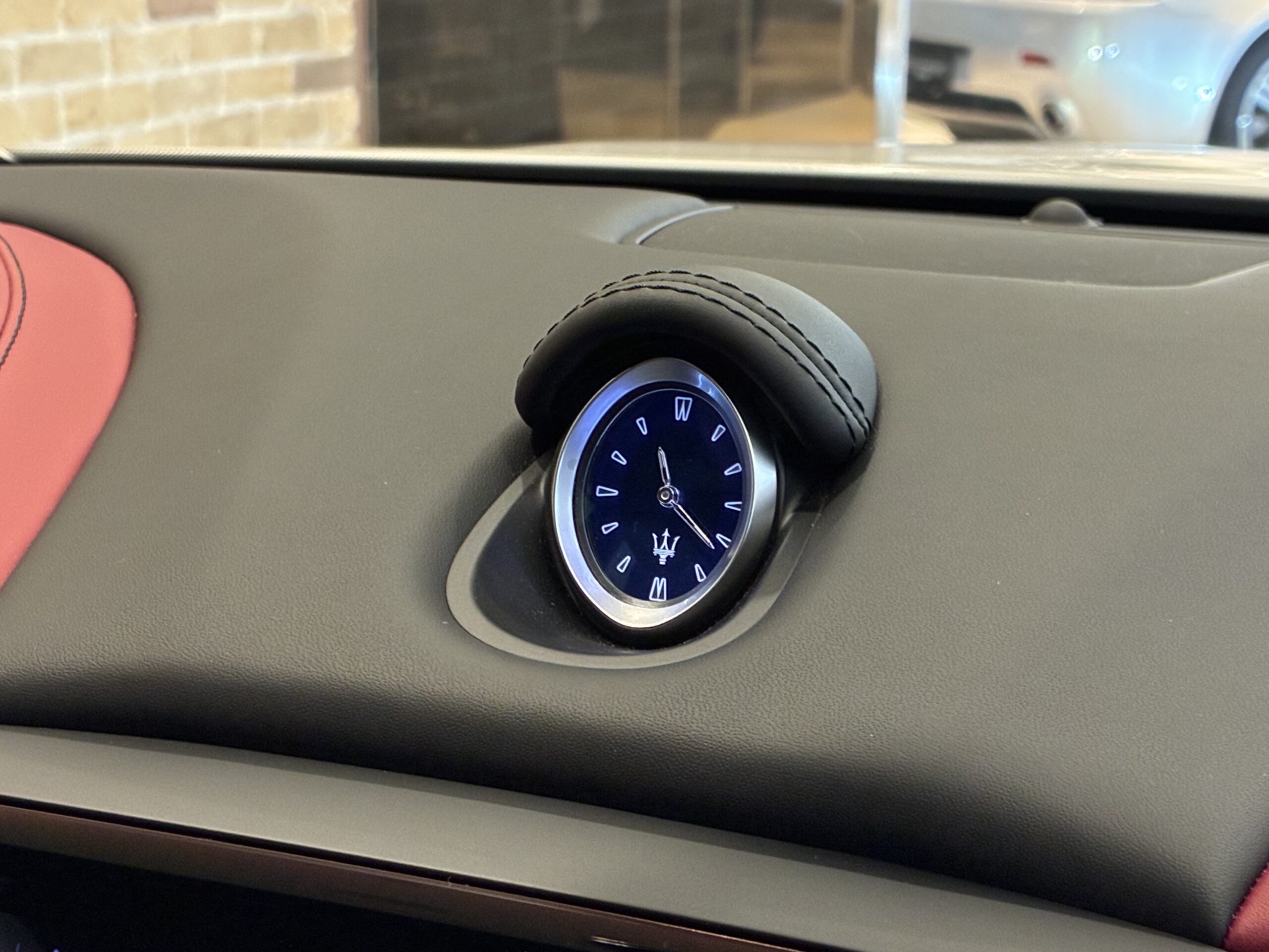 マセラティ ギブリGTハイブリッド スポーツPKG