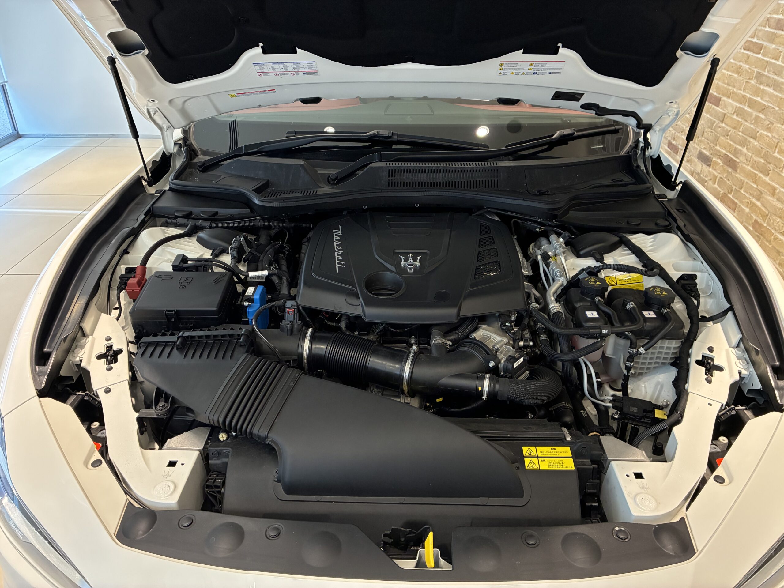 マセラティ ギブリGTハイブリッド スポーツPKG