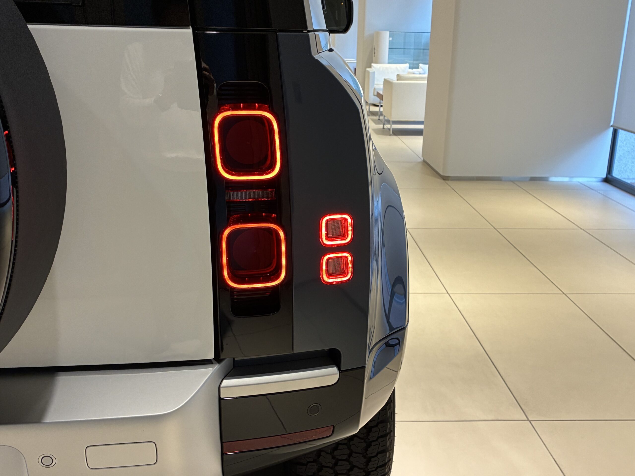 ランドローバーディフェンダー　カウンティ エクステリアパック キュレーテッドフォージャパン