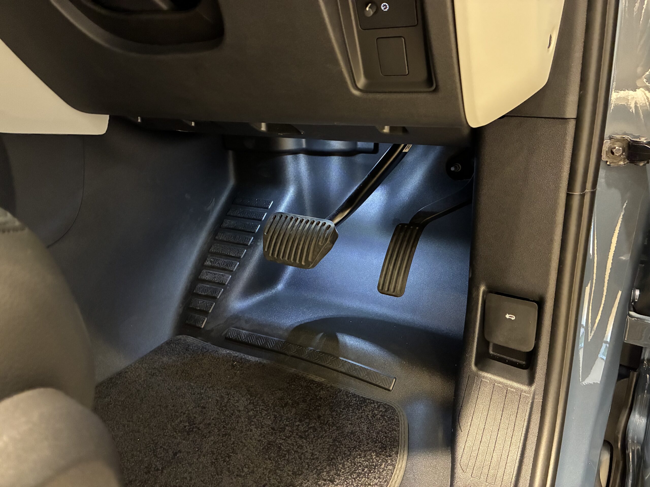 ランドローバーディフェンダー　カウンティ エクステリアパック キュレーテッドフォージャパン