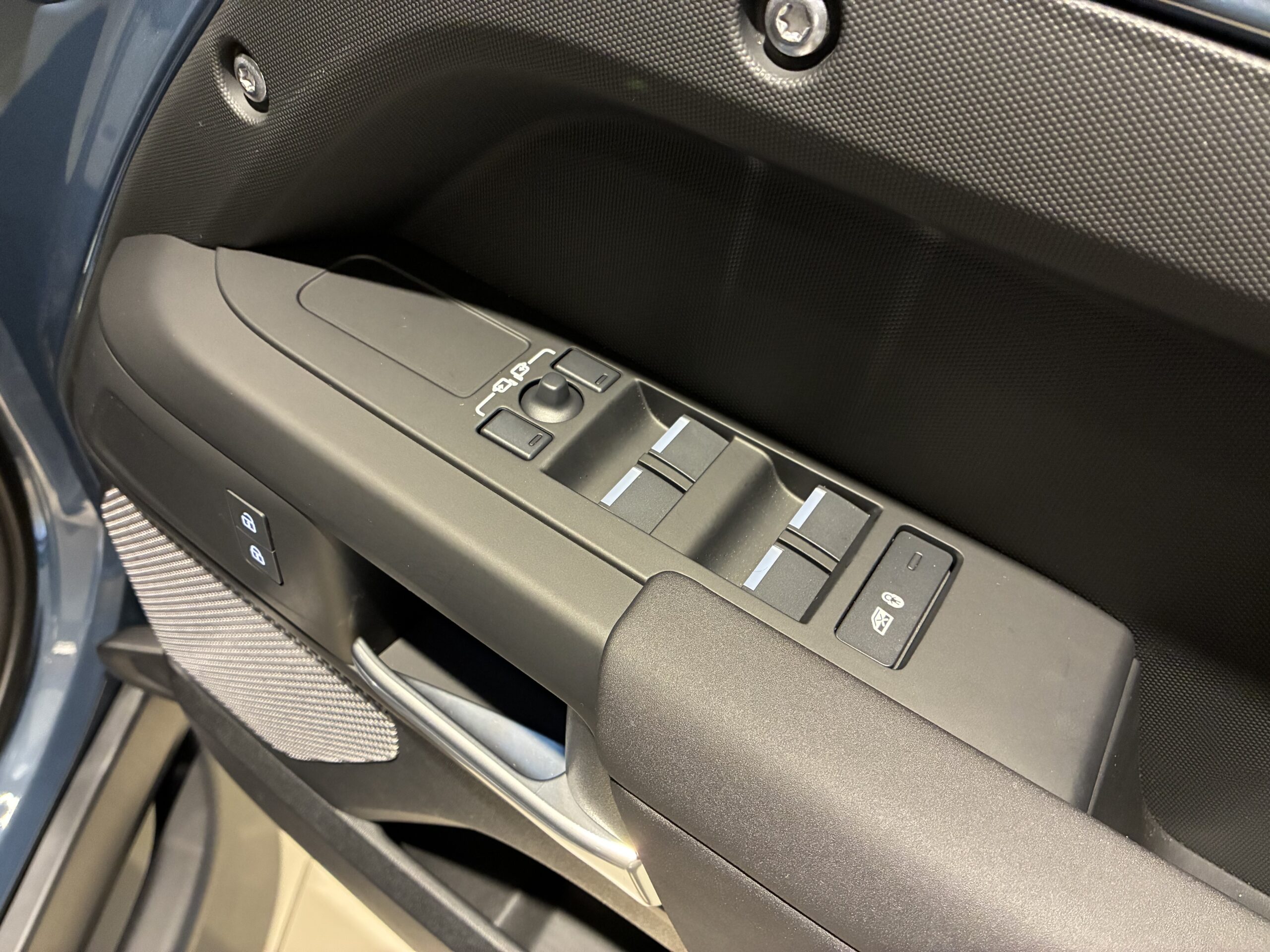 ランドローバーディフェンダー　カウンティ エクステリアパック キュレーテッドフォージャパン