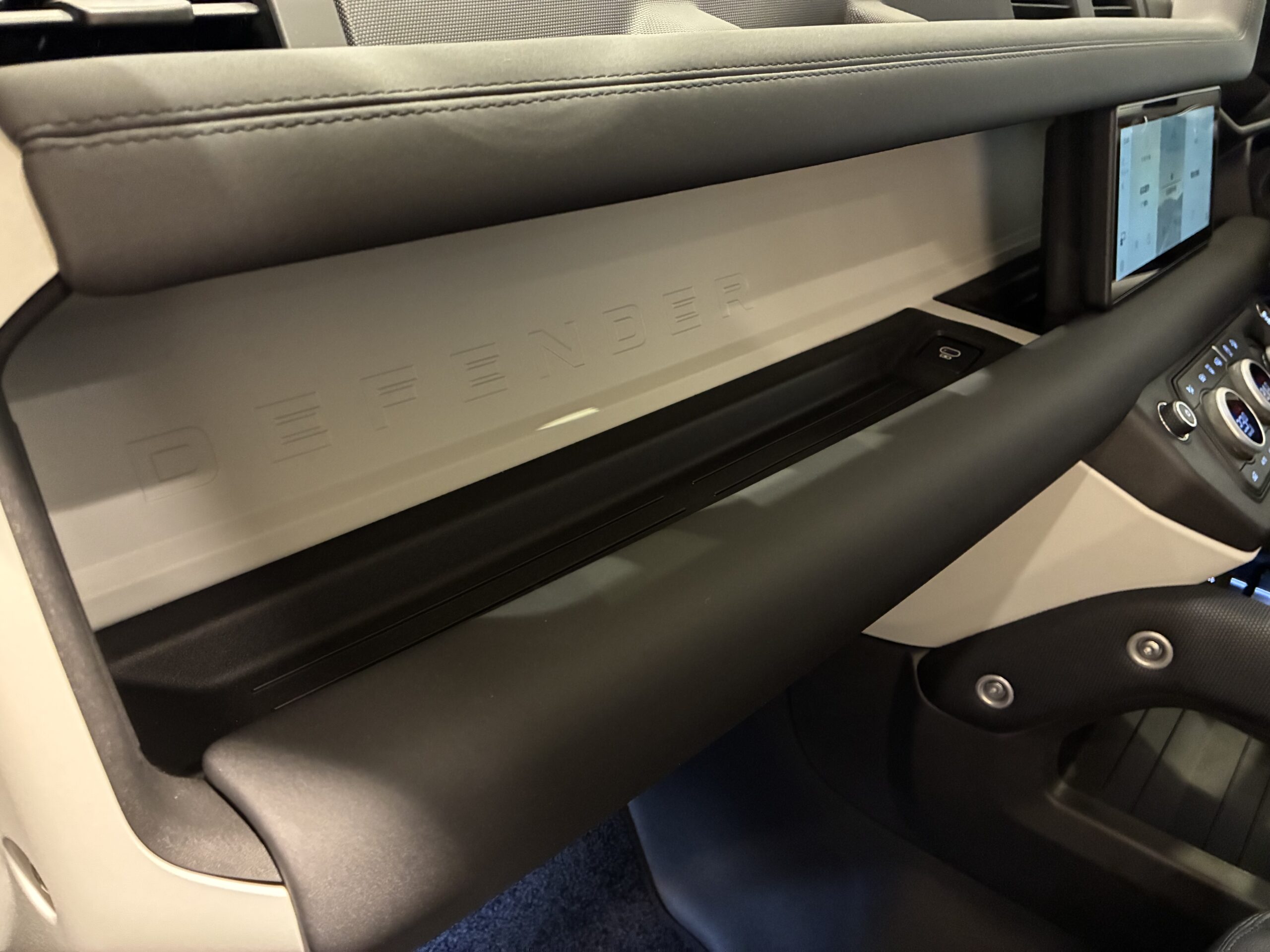 ランドローバーディフェンダー　カウンティ エクステリアパック キュレーテッドフォージャパン