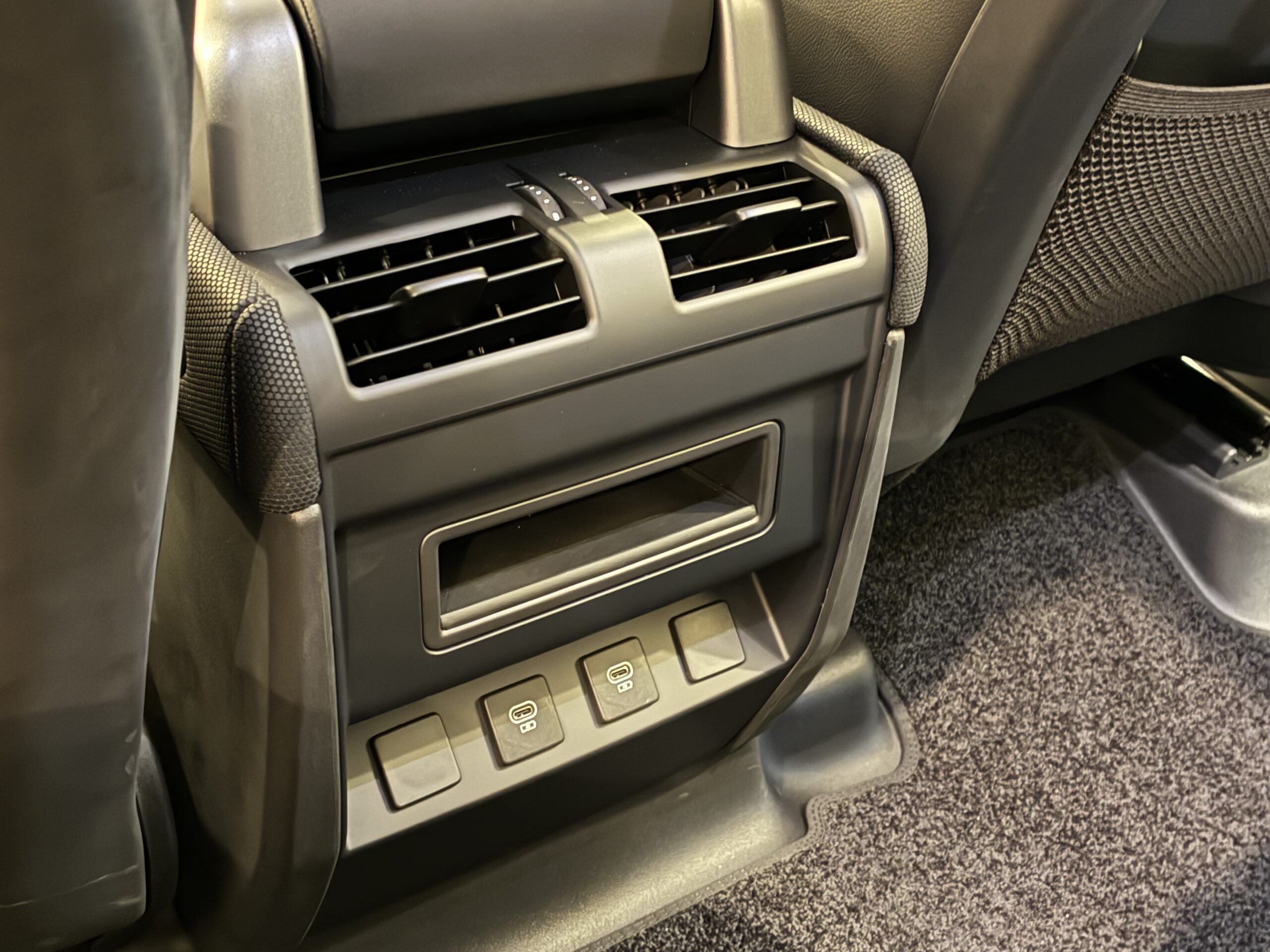 ランドローバーディフェンダー　カウンティ エクステリアパック キュレーテッドフォージャパン