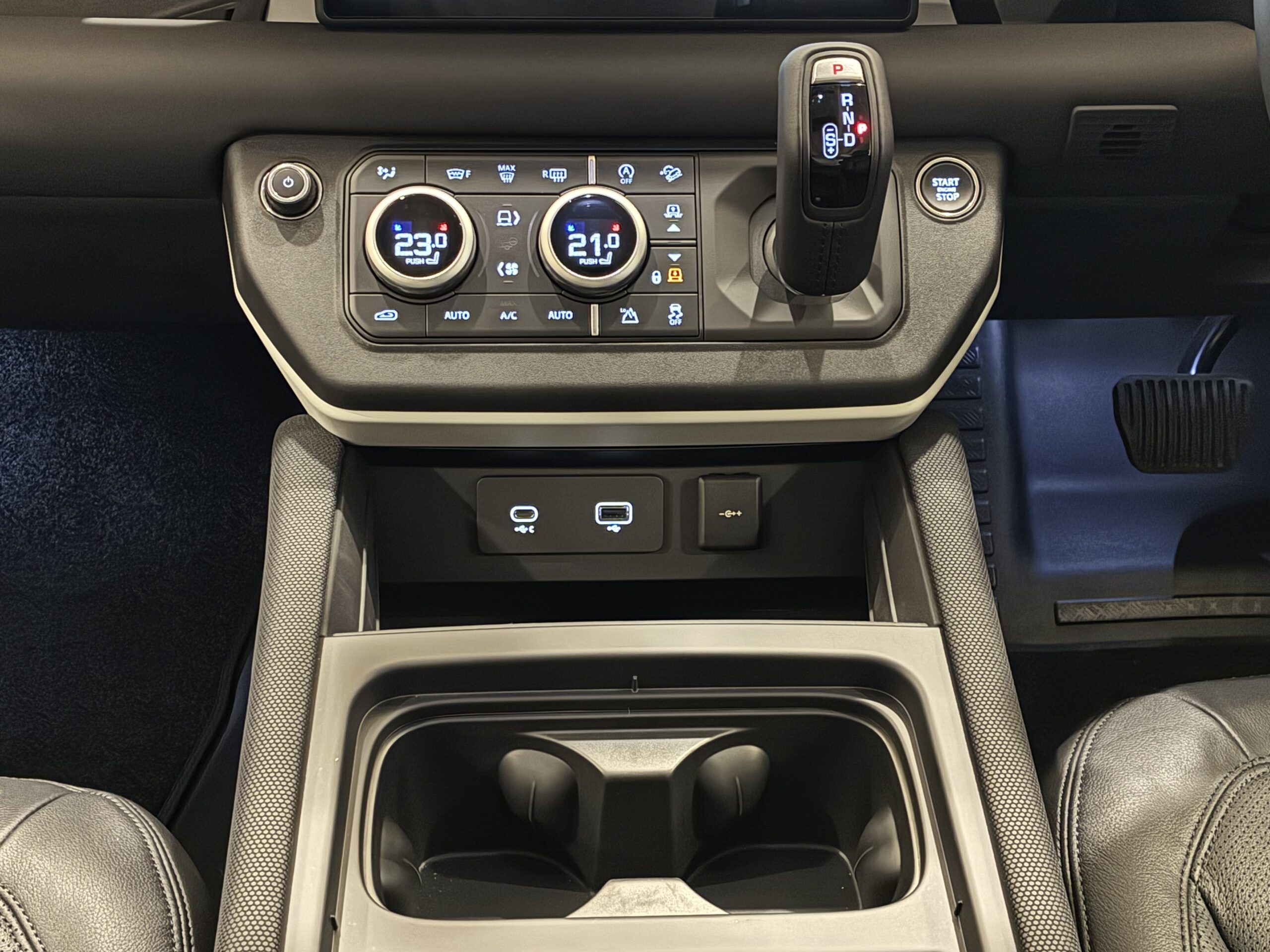 ランドローバーディフェンダー　カウンティ エクステリアパック キュレーテッドフォージャパン