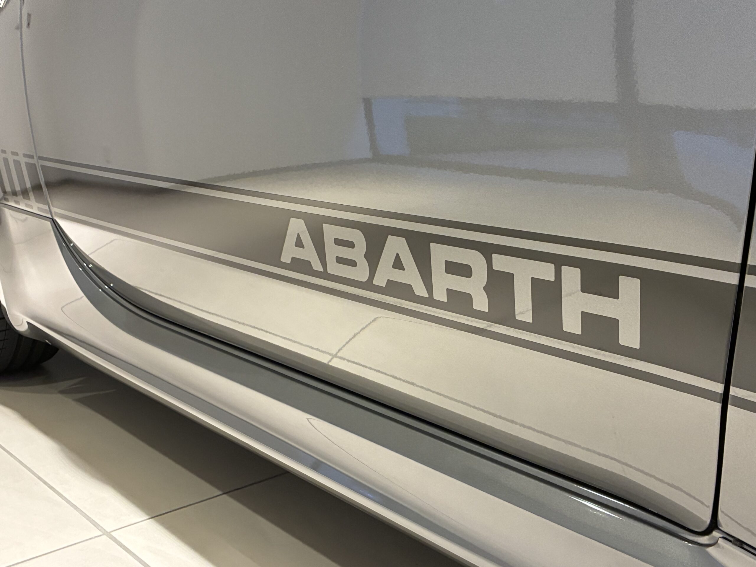 アバルト695Cツーリズモ