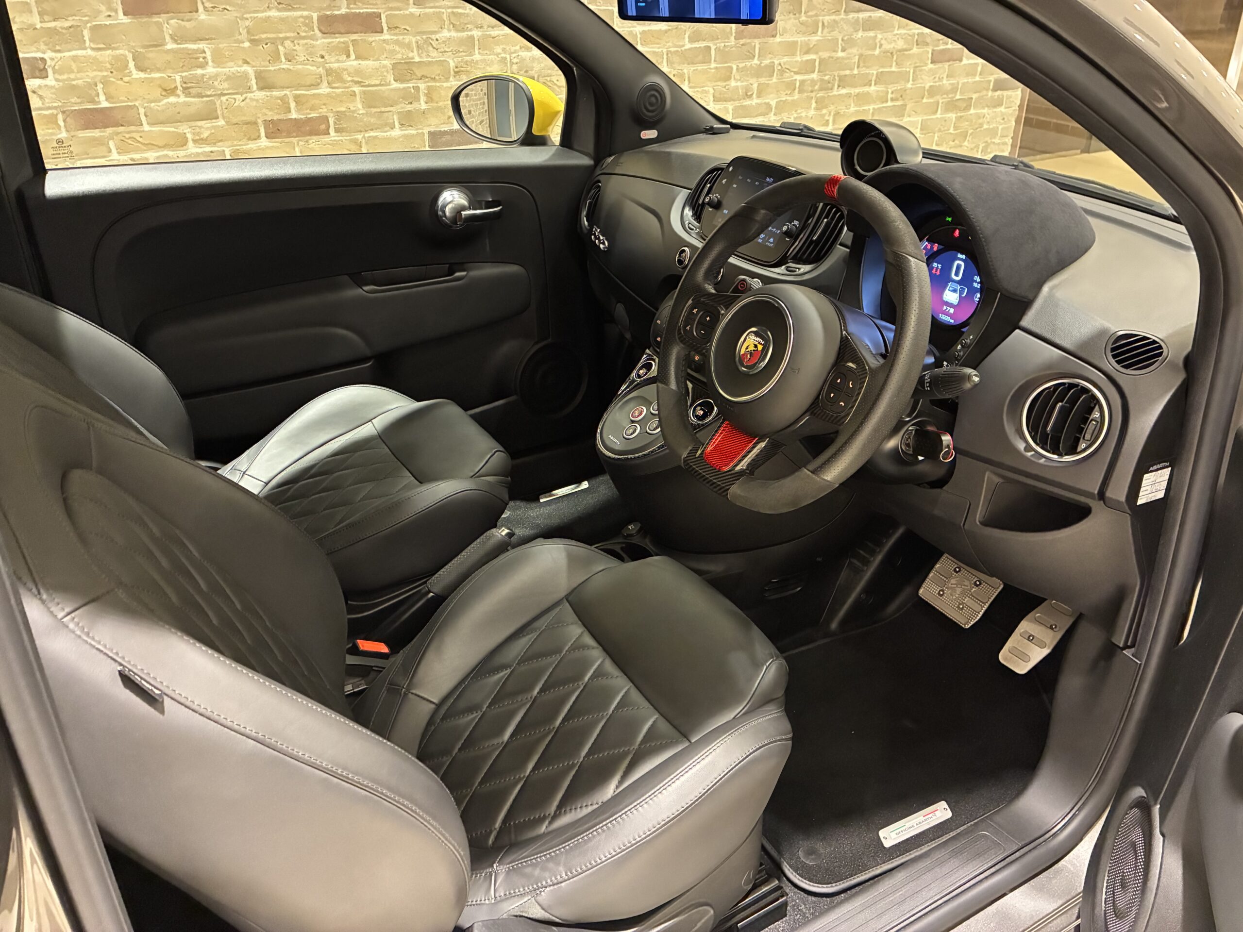 アバルト695Cツーリズモ