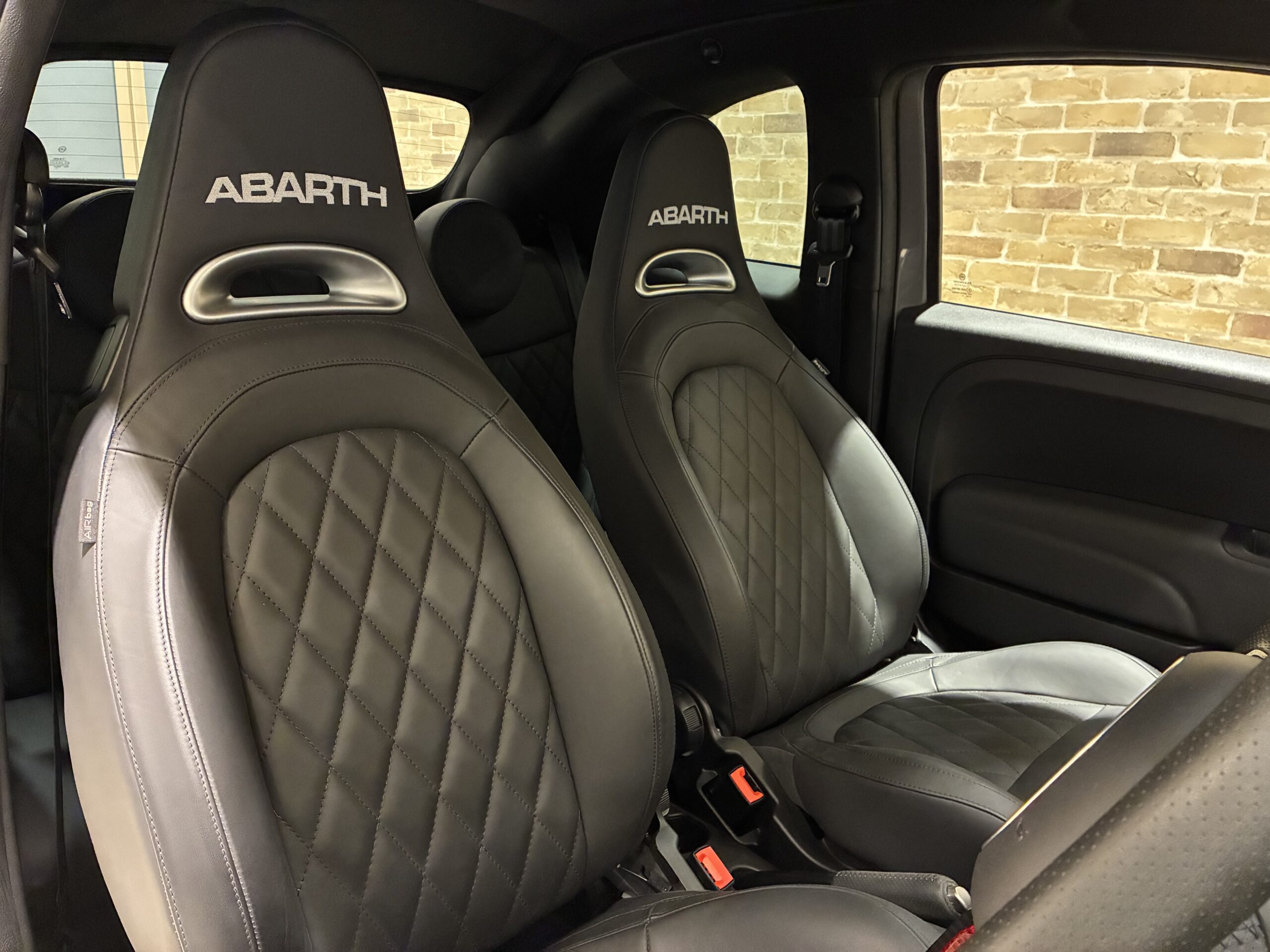 アバルト695Cツーリズモ