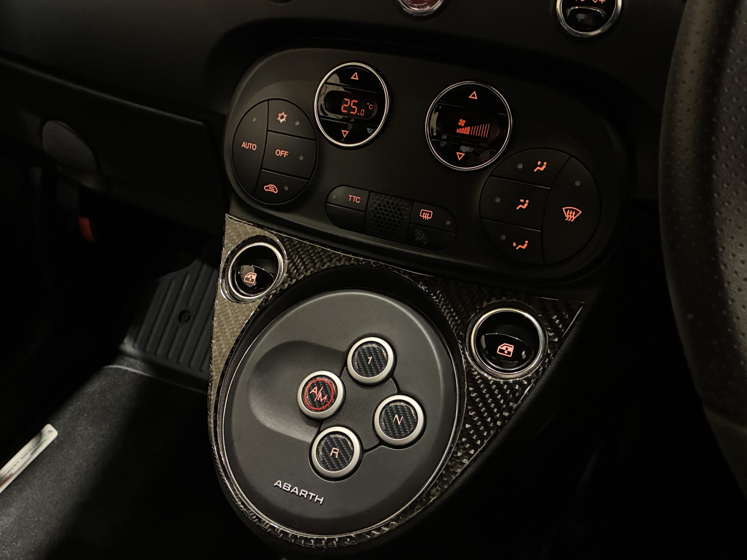 アバルト695Cツーリズモ