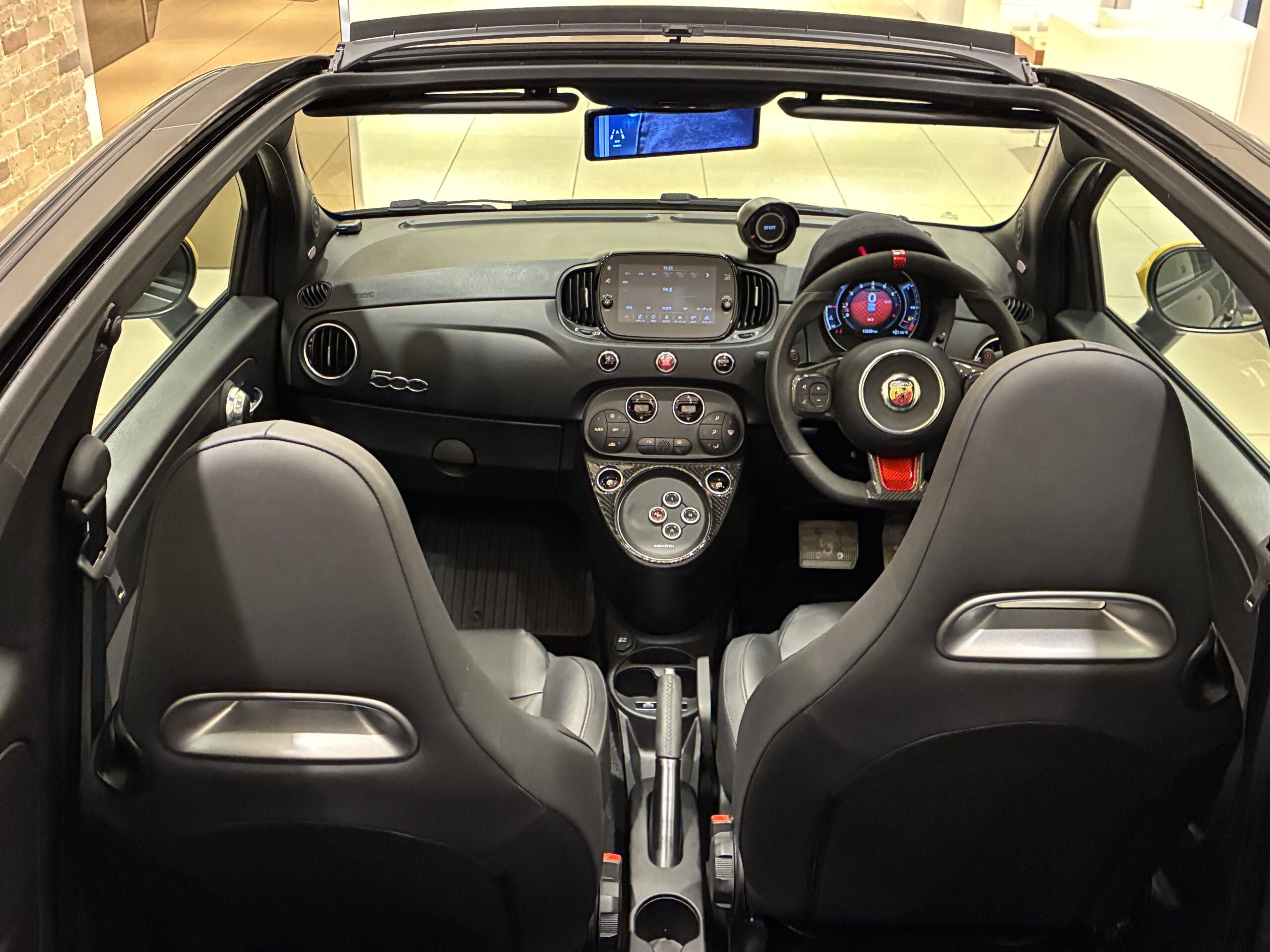 アバルト695Cツーリズモ