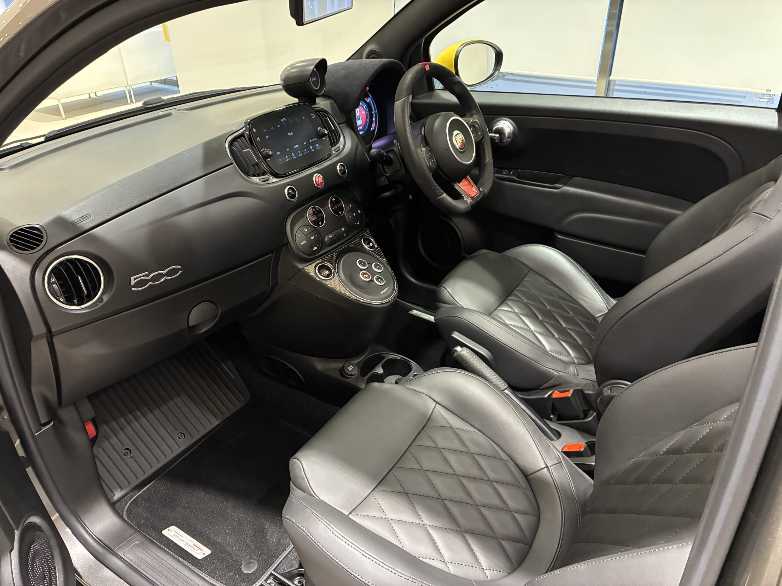 アバルト695Cツーリズモ