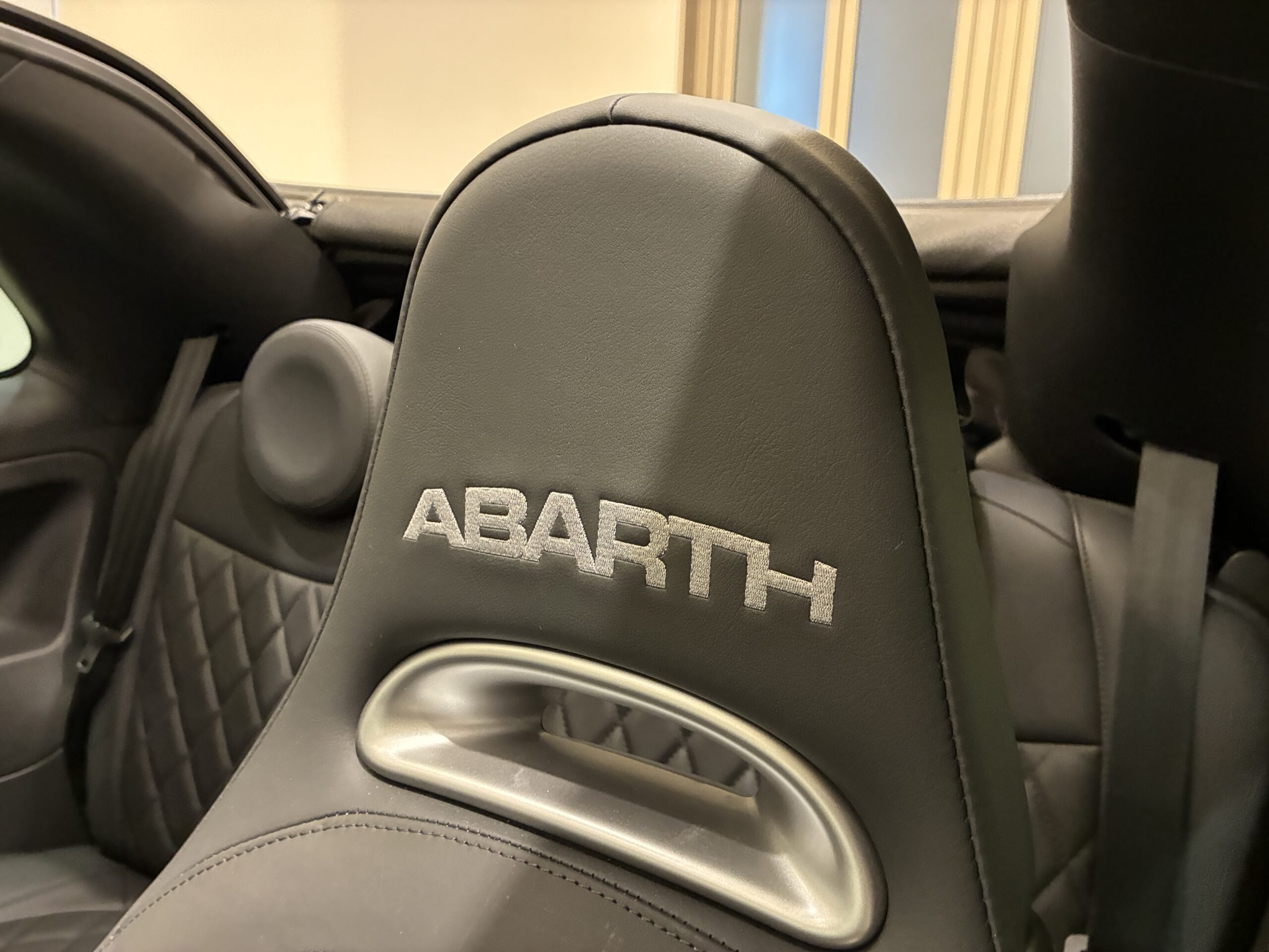 アバルト695Cツーリズモ