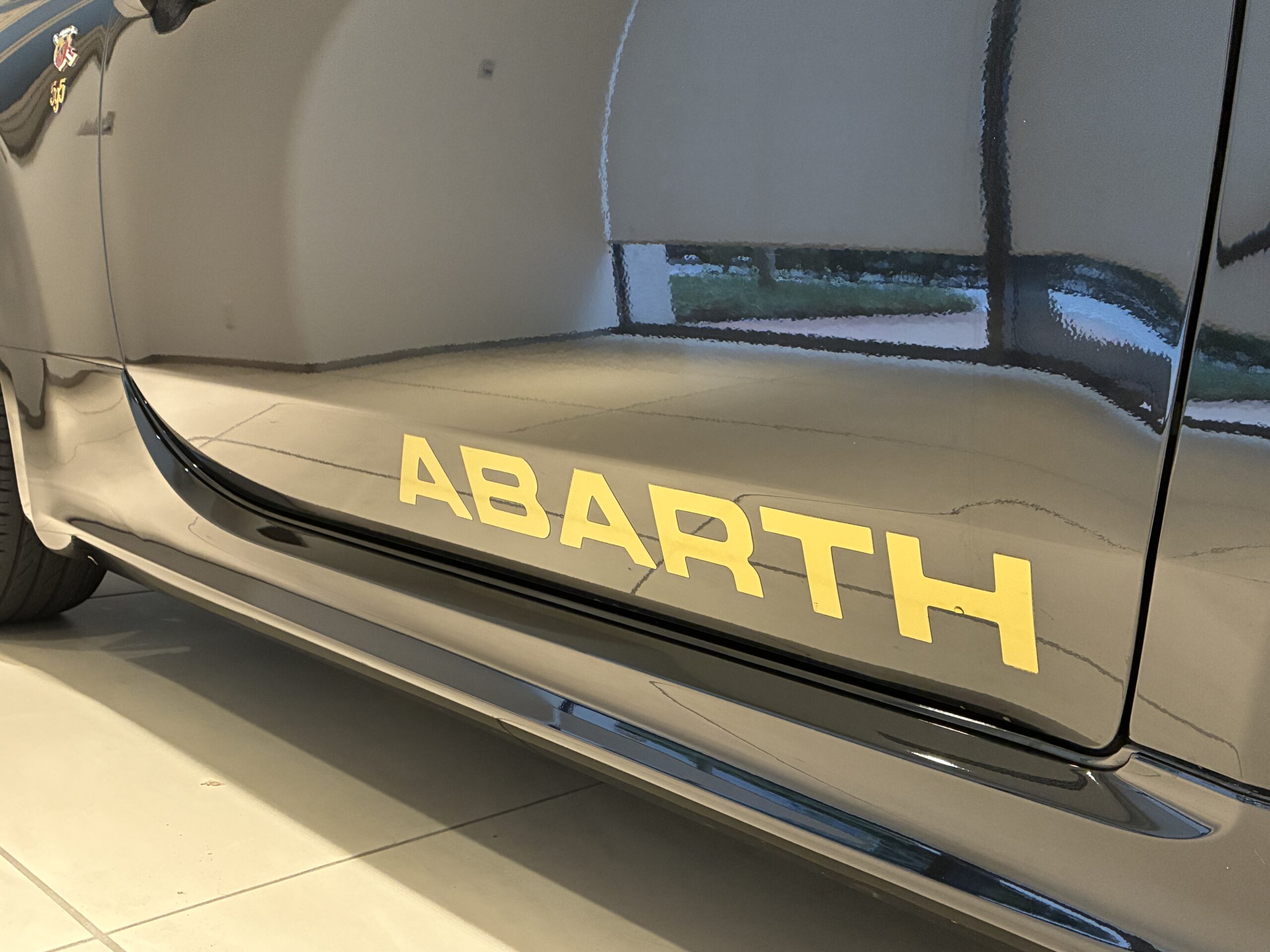 アバルト５９５　スコルピオーネオーロ 左ハンドル レコードモンツァ