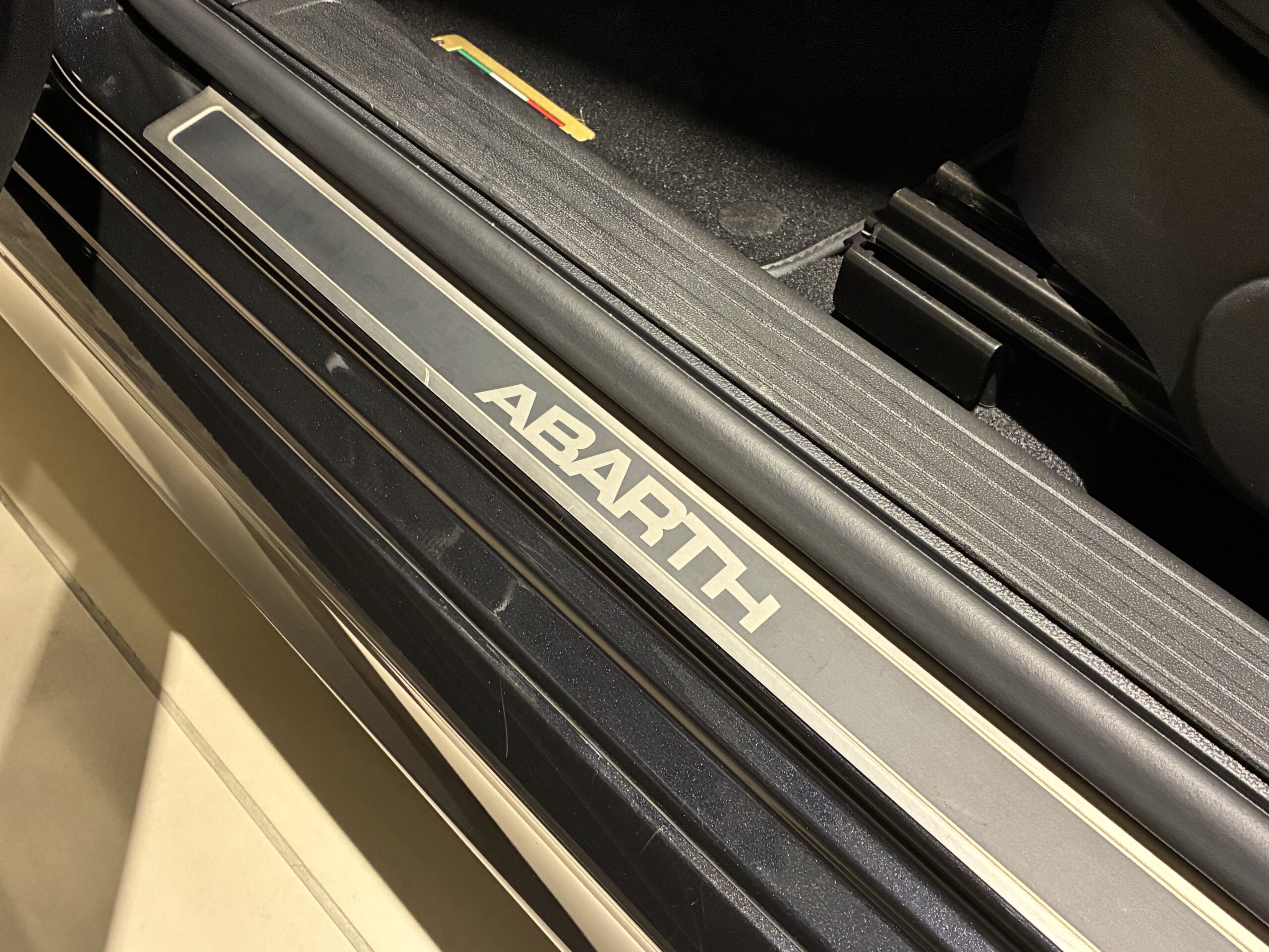 アバルト５９５　スコルピオーネオーロ 左ハンドル レコードモンツァ