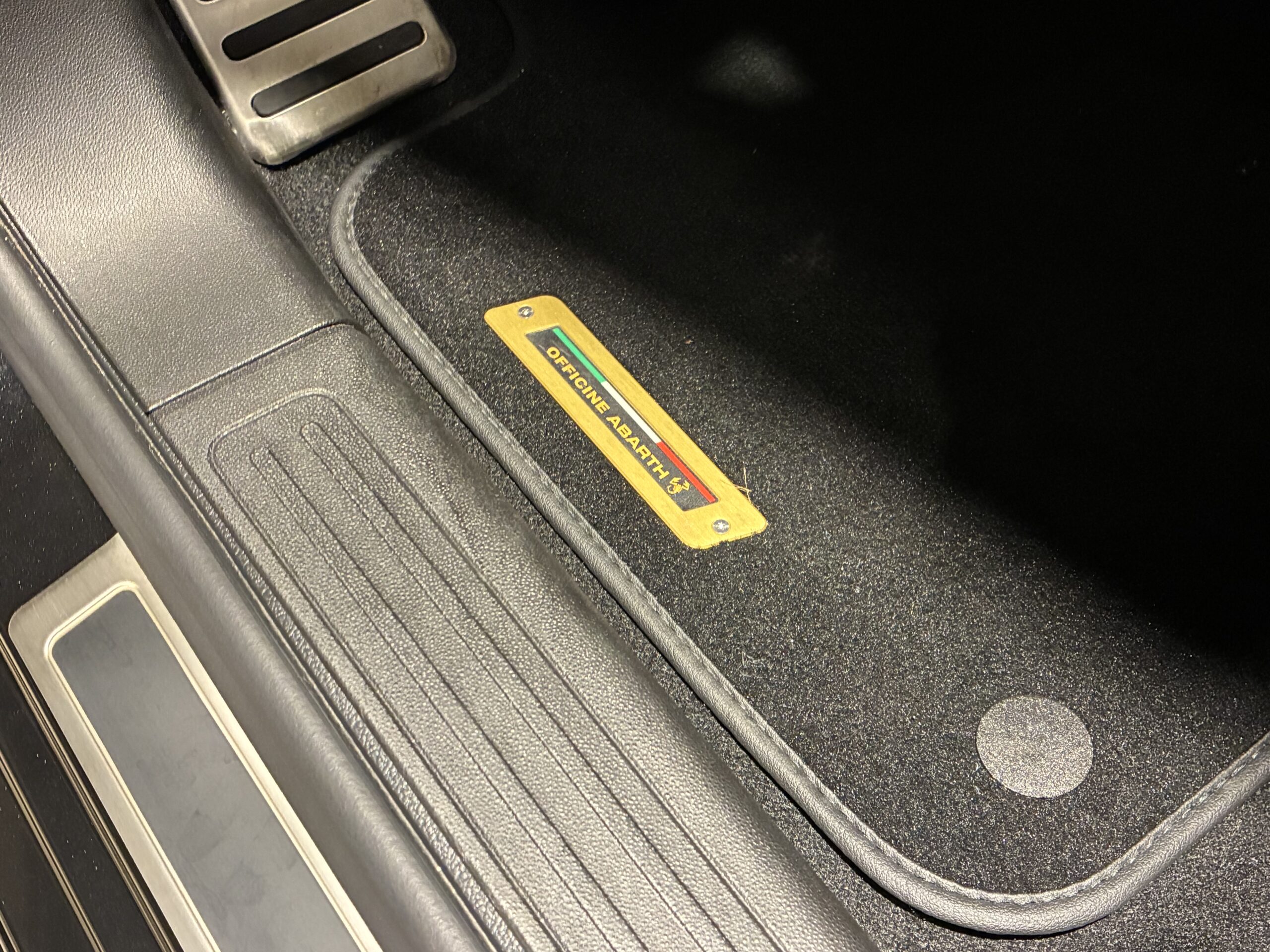 アバルト５９５　スコルピオーネオーロ 左ハンドル レコードモンツァ