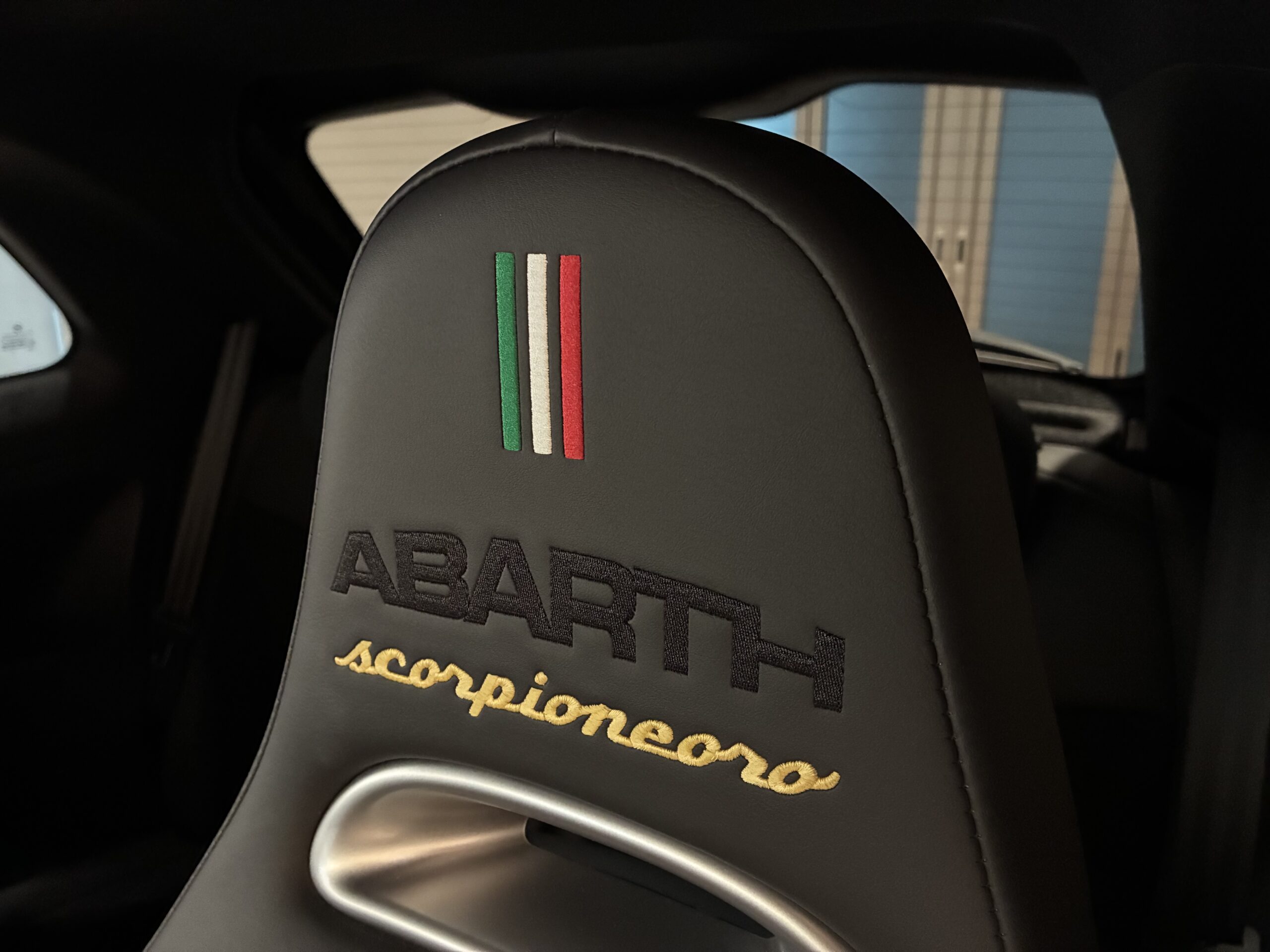 アバルト５９５　スコルピオーネオーロ 左ハンドル レコードモンツァ