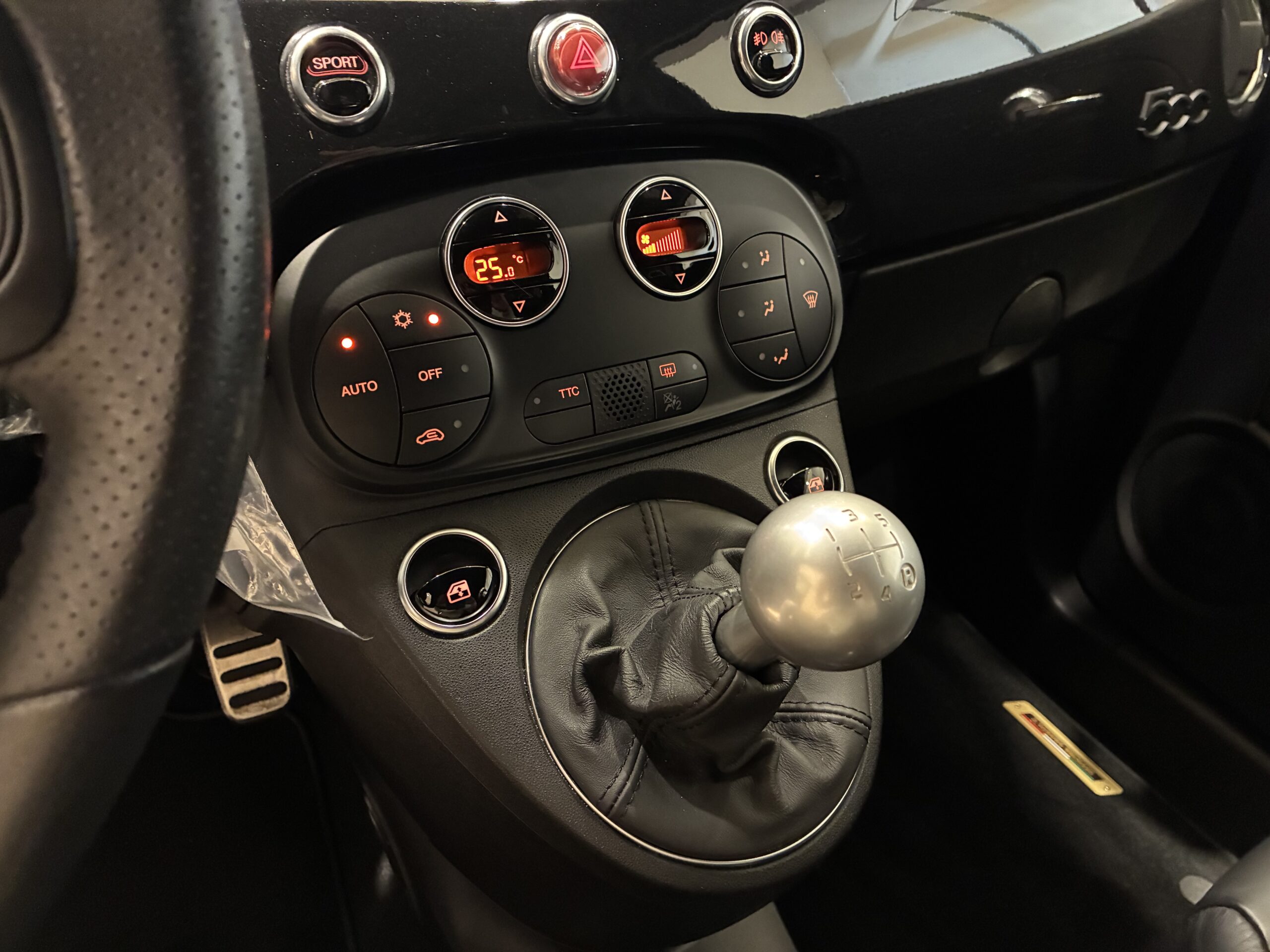 アバルト５９５　スコルピオーネオーロ 左ハンドル レコードモンツァ