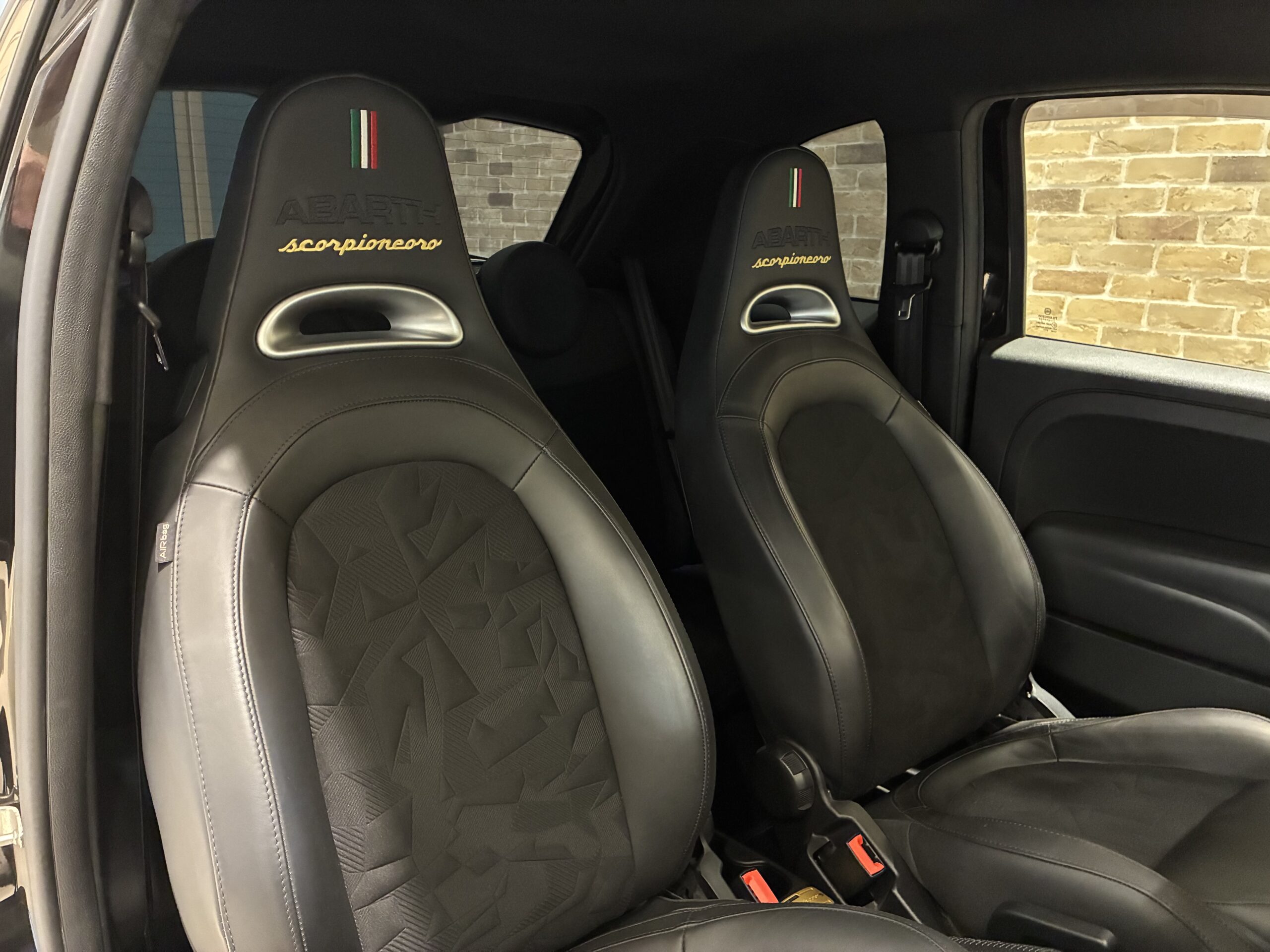 アバルト５９５　スコルピオーネオーロ 左ハンドル レコードモンツァ