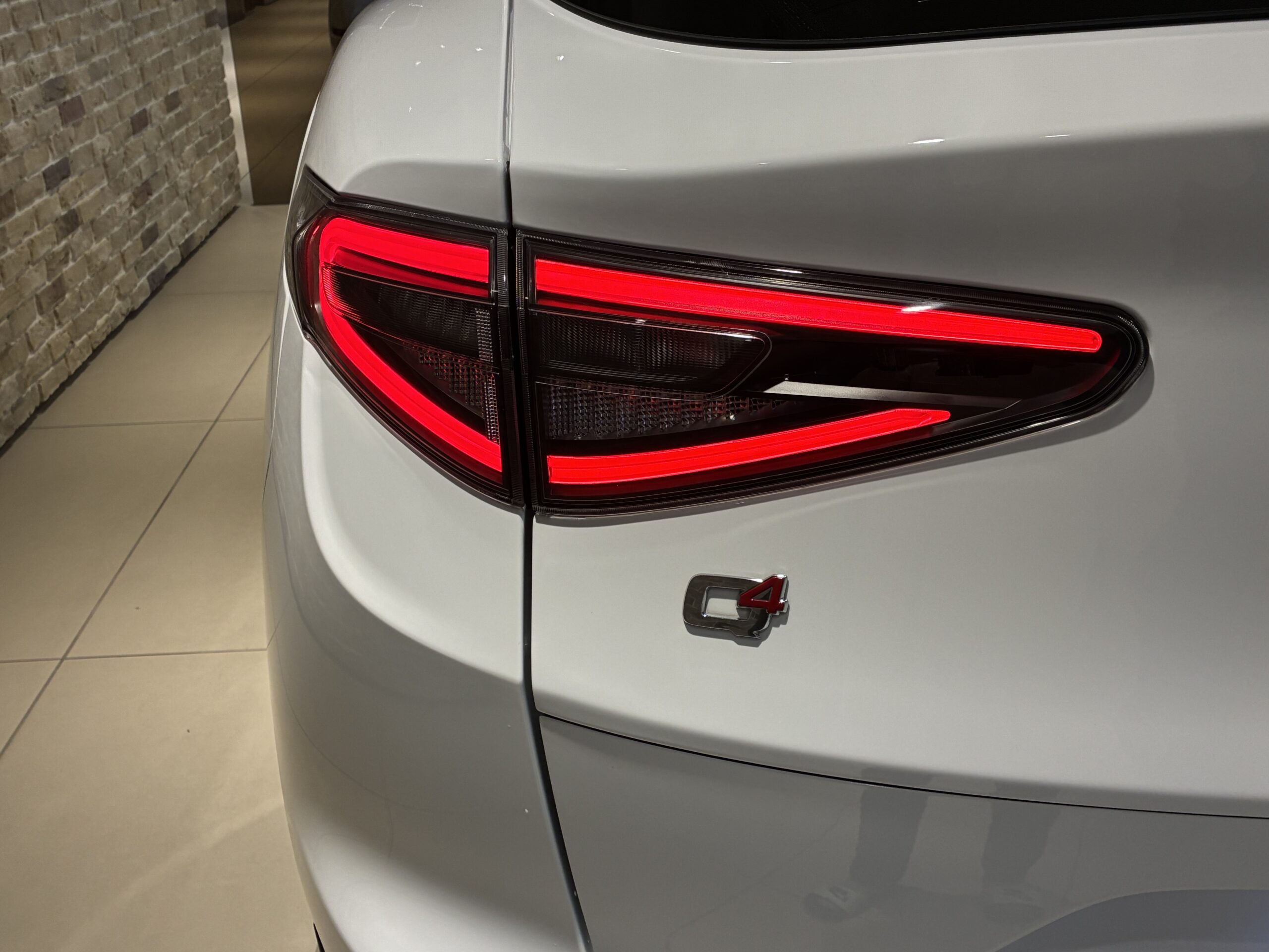 ステルヴィオ２．２ターボD Q4 ヴェローチェ 4WD