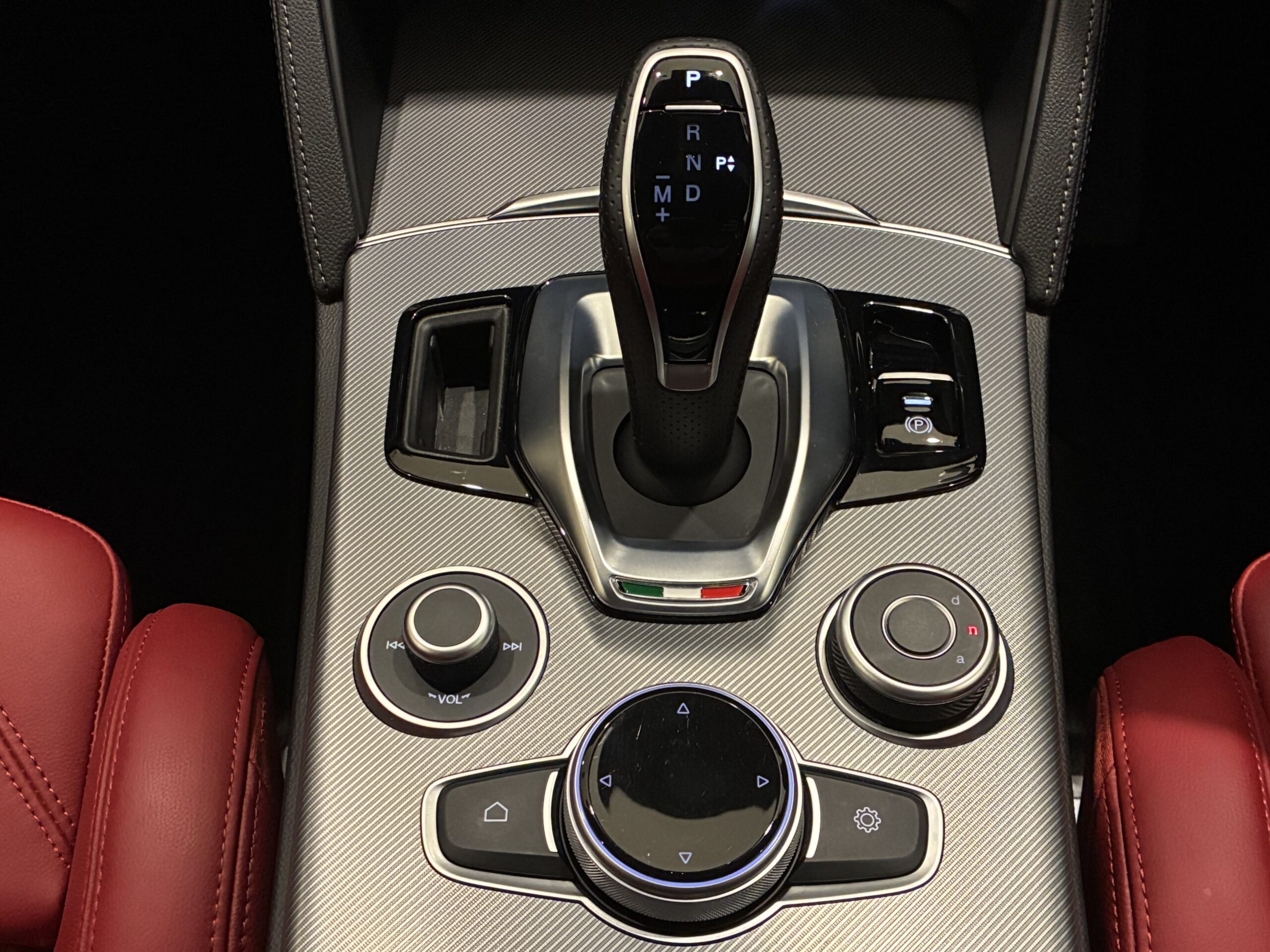 ステルヴィオ２．２ターボD Q4 ヴェローチェ 4WD