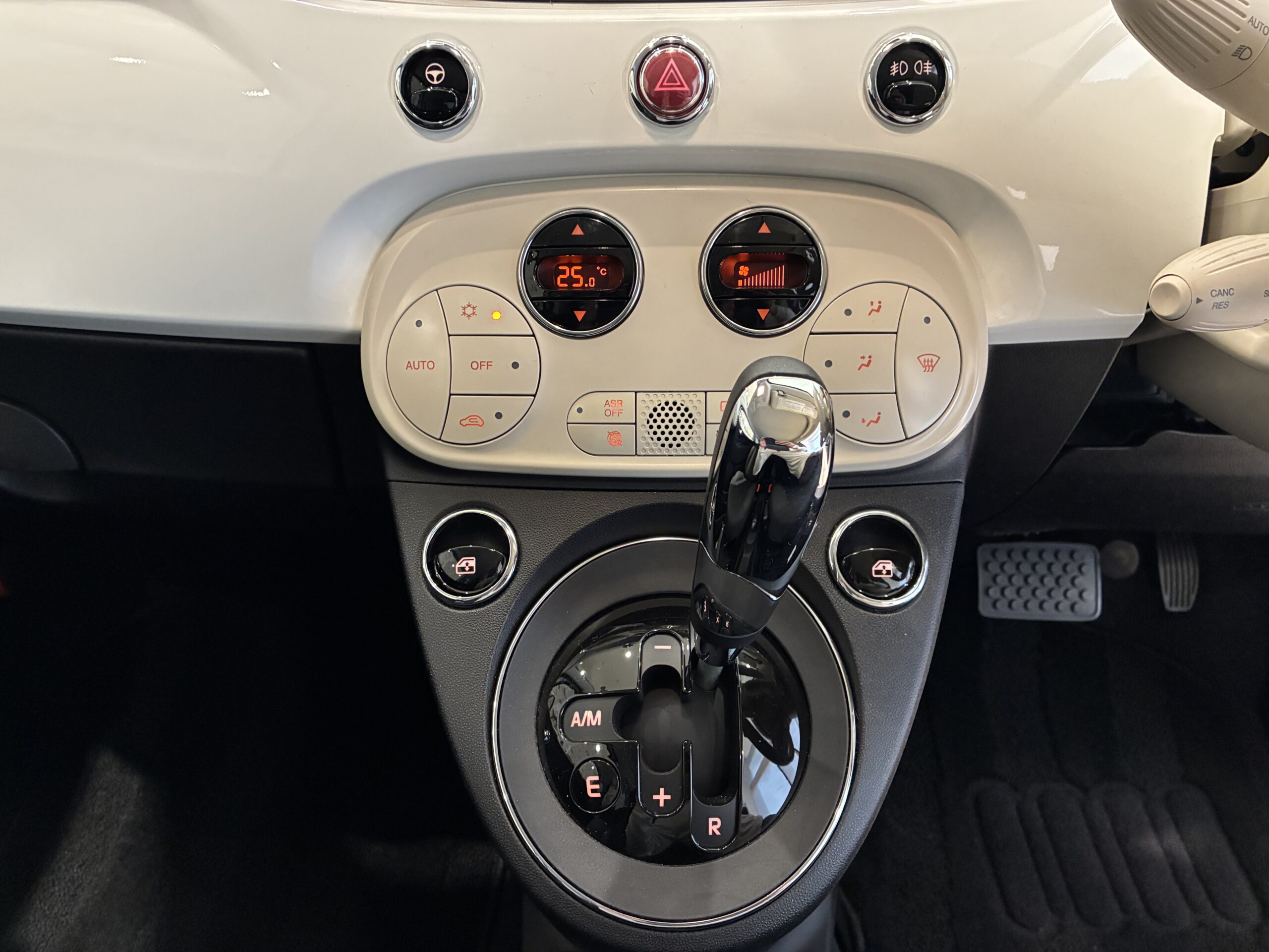 フィアット500C ドルチェヴィータ