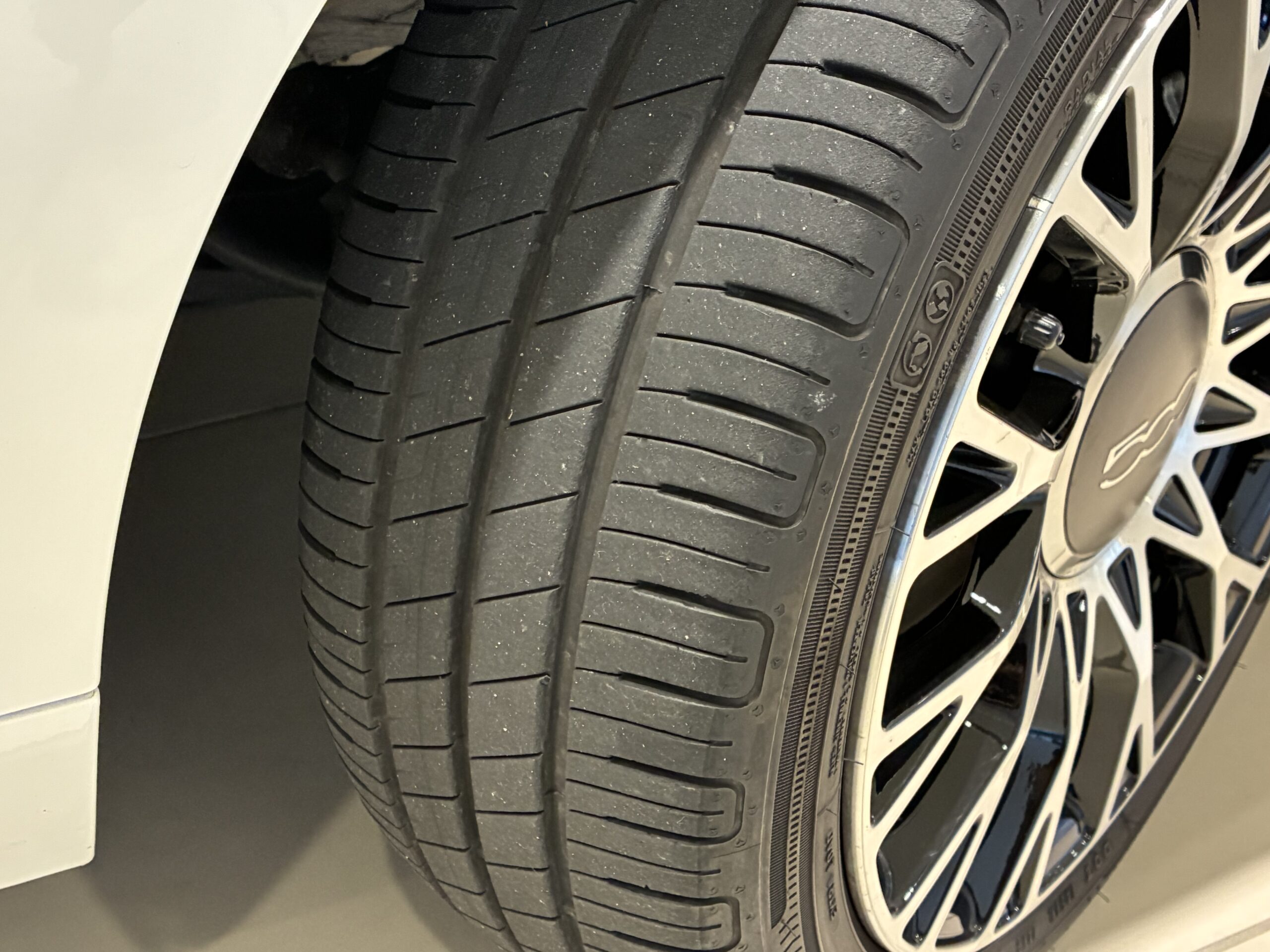 フィアット500C ドルチェヴィータ