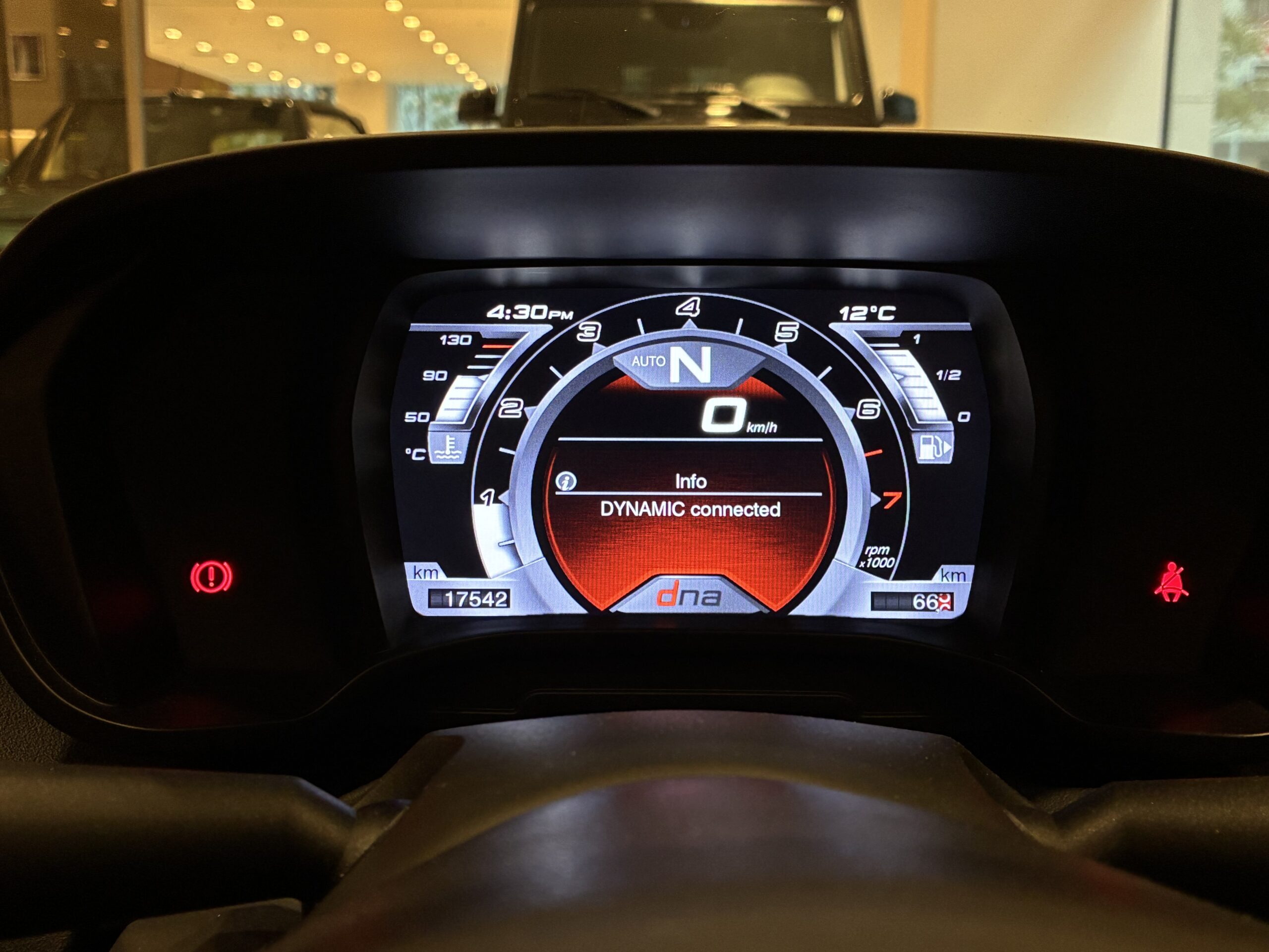 アルファロメオ４C