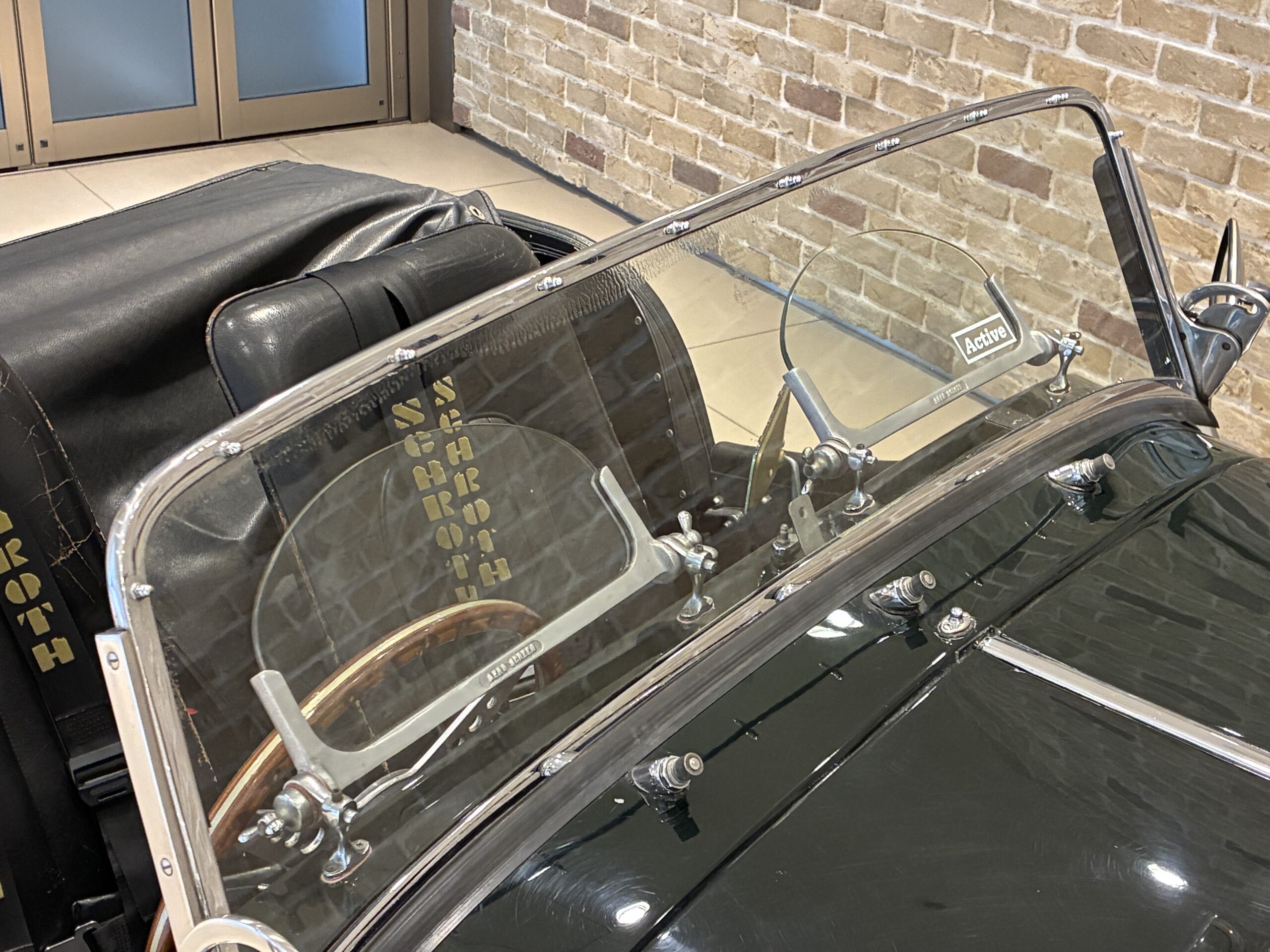 モーガン　プラス8 ベルベットレーシンググリーン