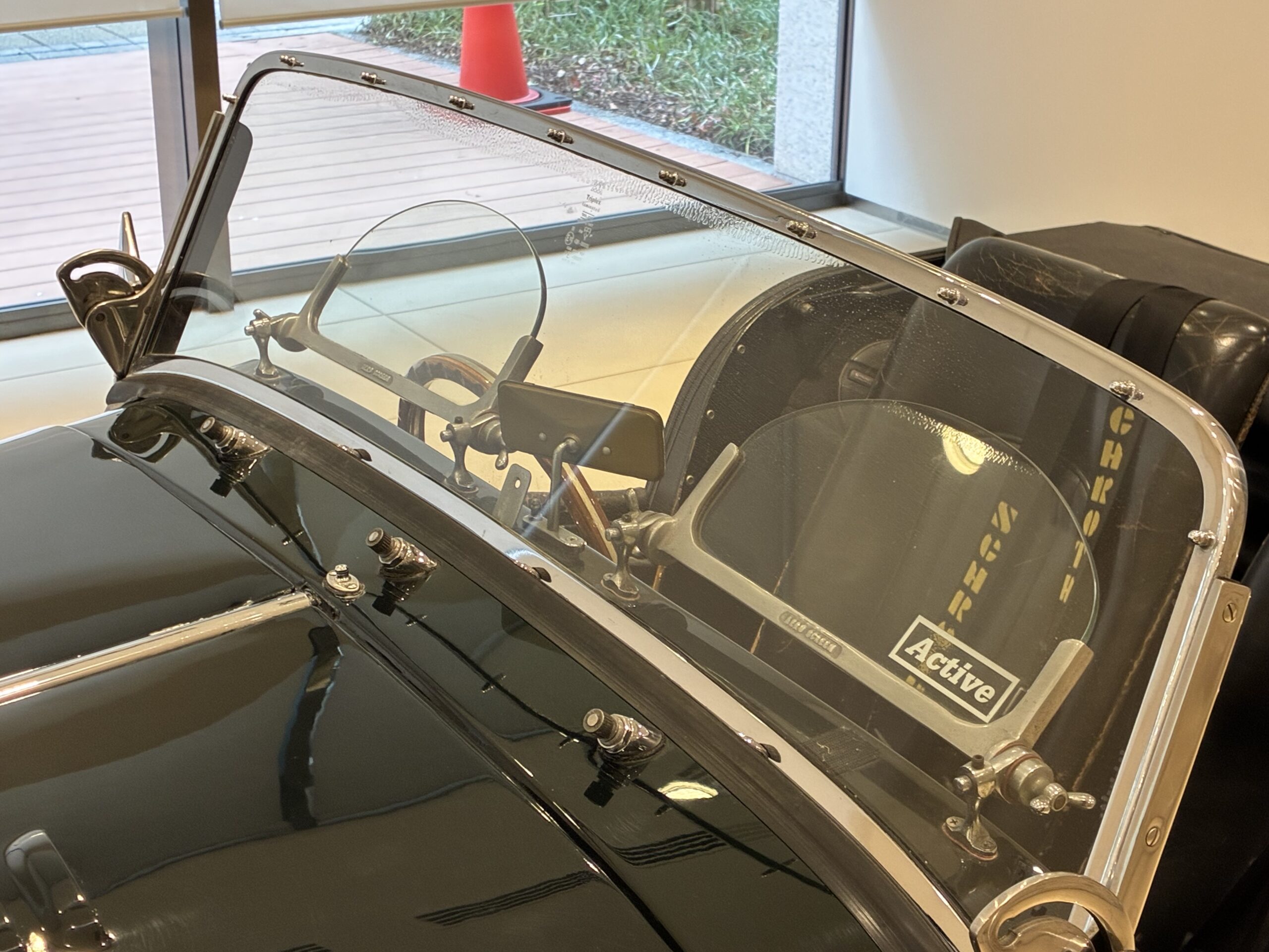 モーガン　プラス8 ベルベットレーシンググリーン