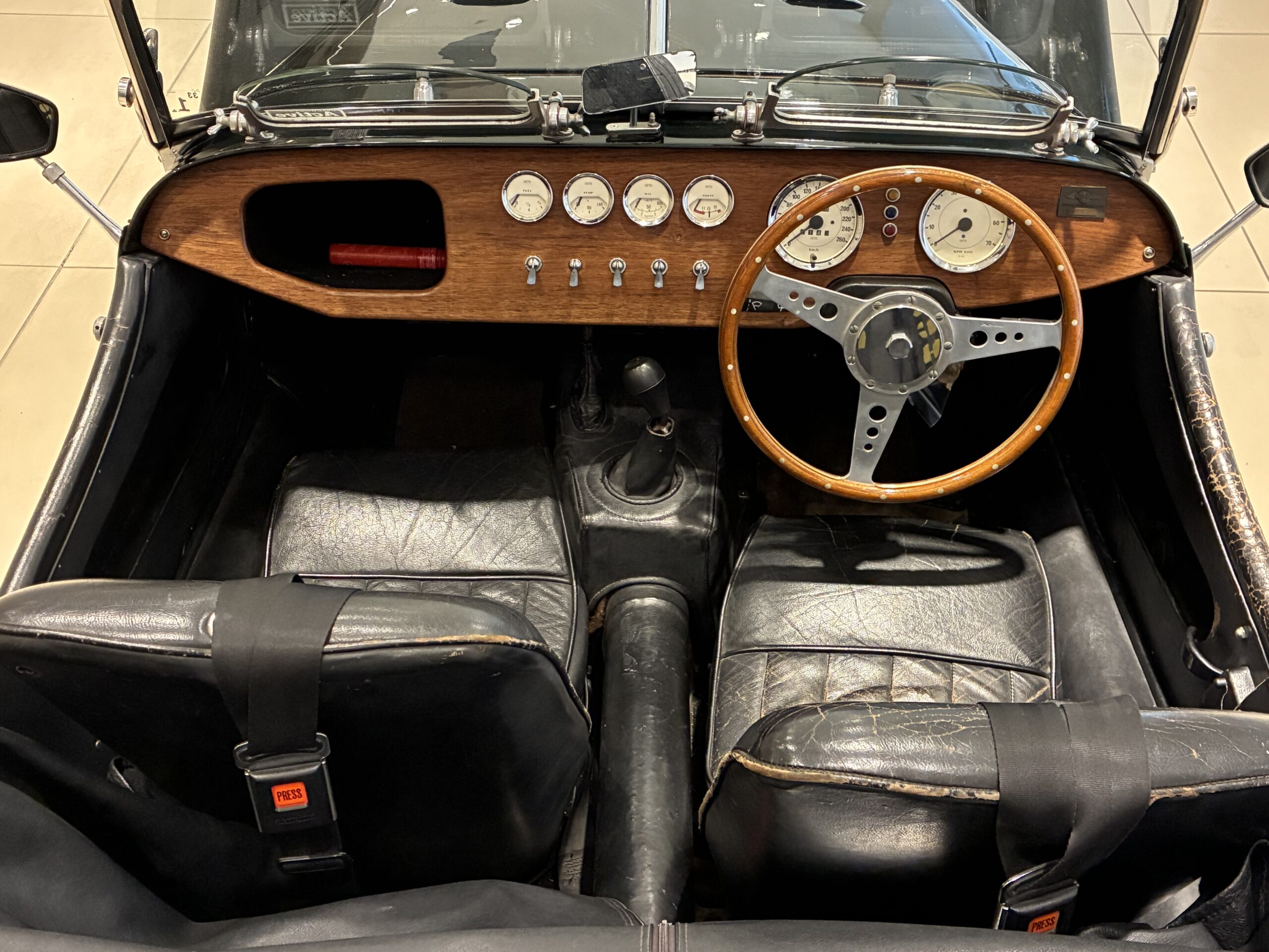 モーガン　プラス8 ベルベットレーシンググリーン