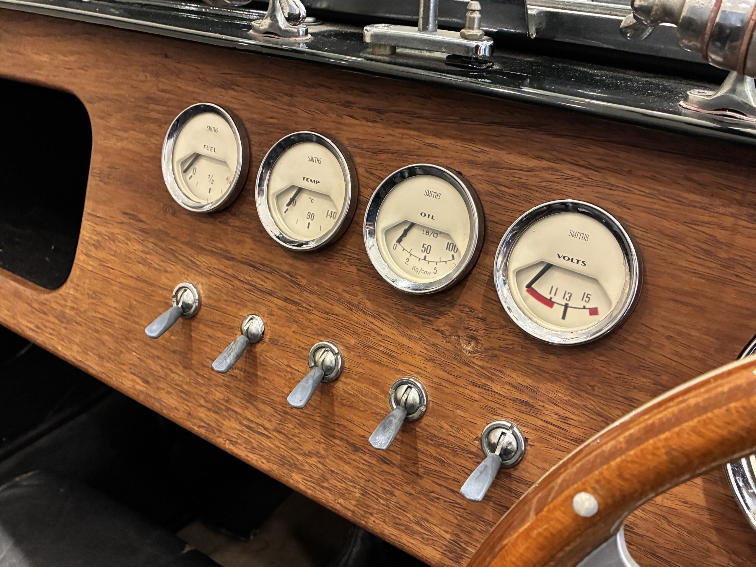 モーガン　プラス8 ベルベットレーシンググリーン