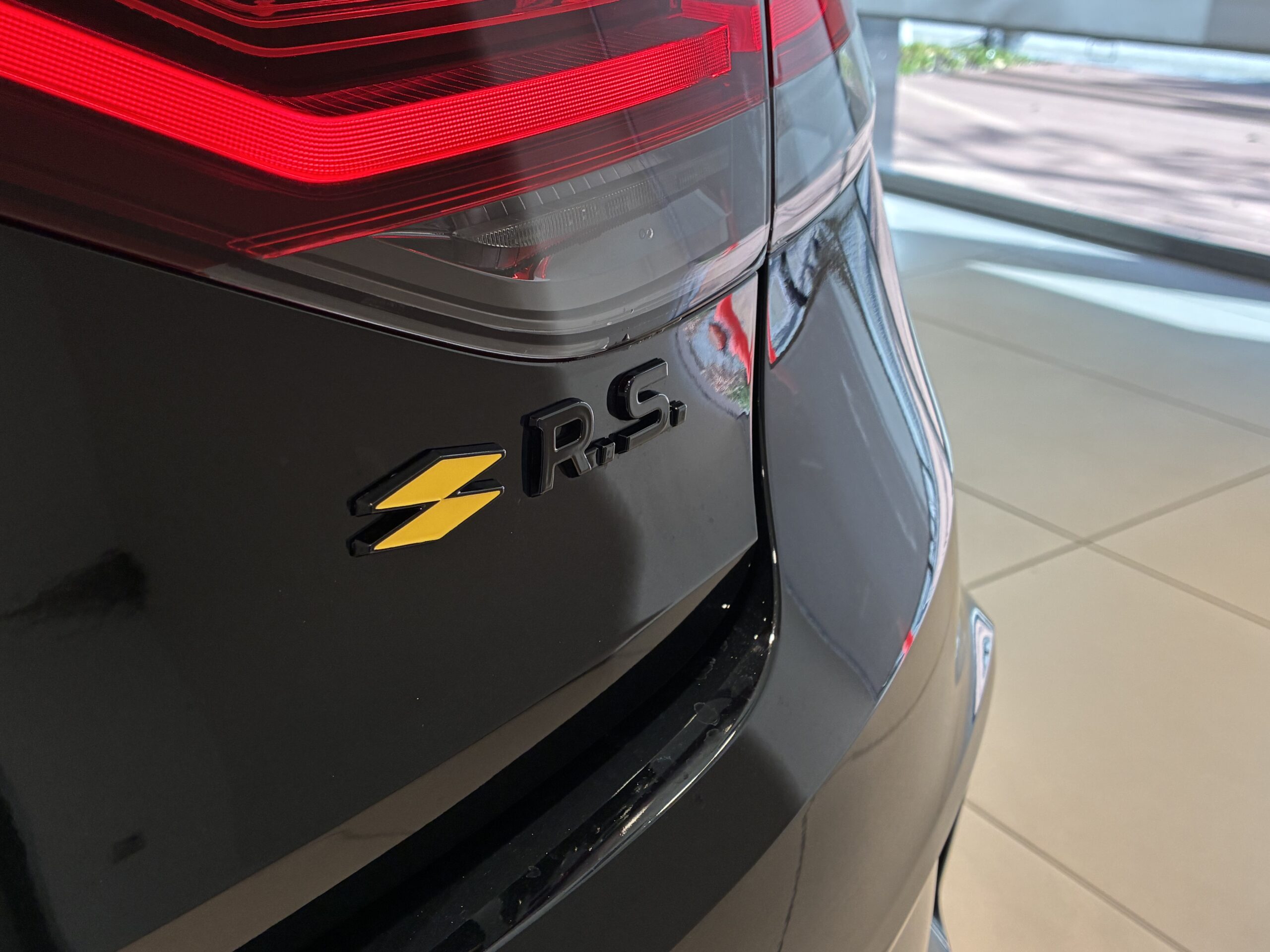 ルノー メガーヌ スポール ウルティム EDC