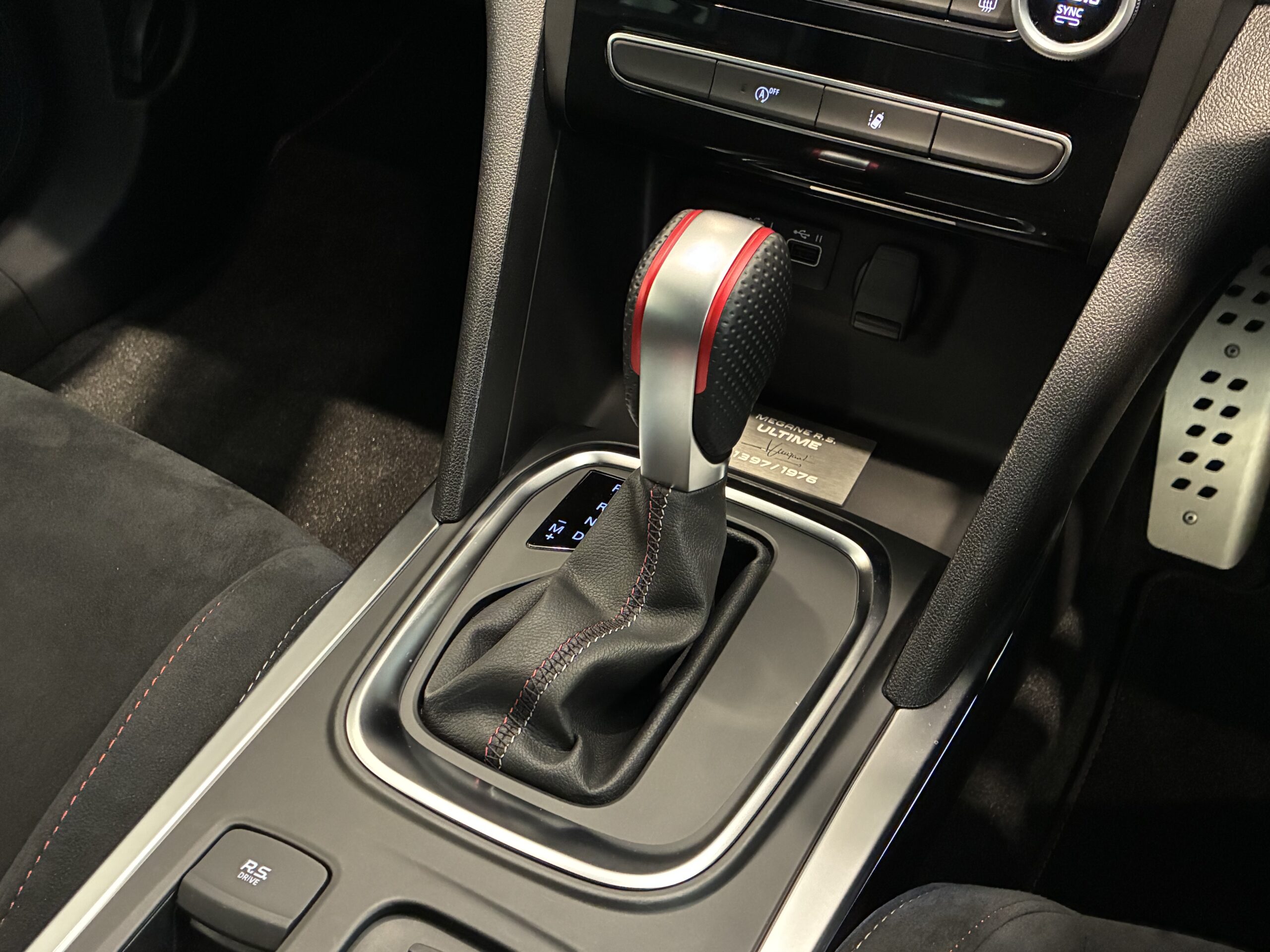 ルノー メガーヌ スポール ウルティム EDC