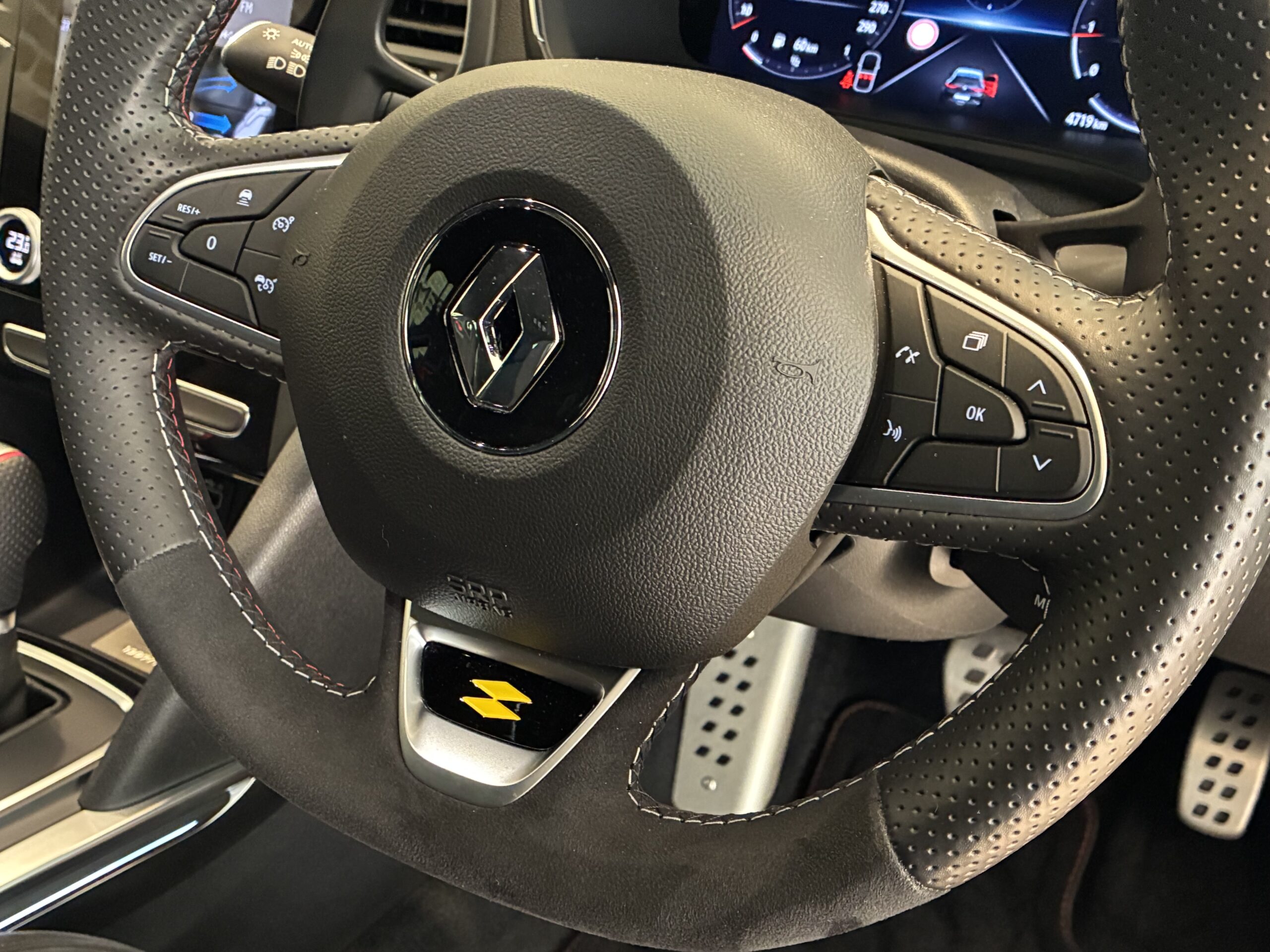 ルノー メガーヌ スポール ウルティム EDC