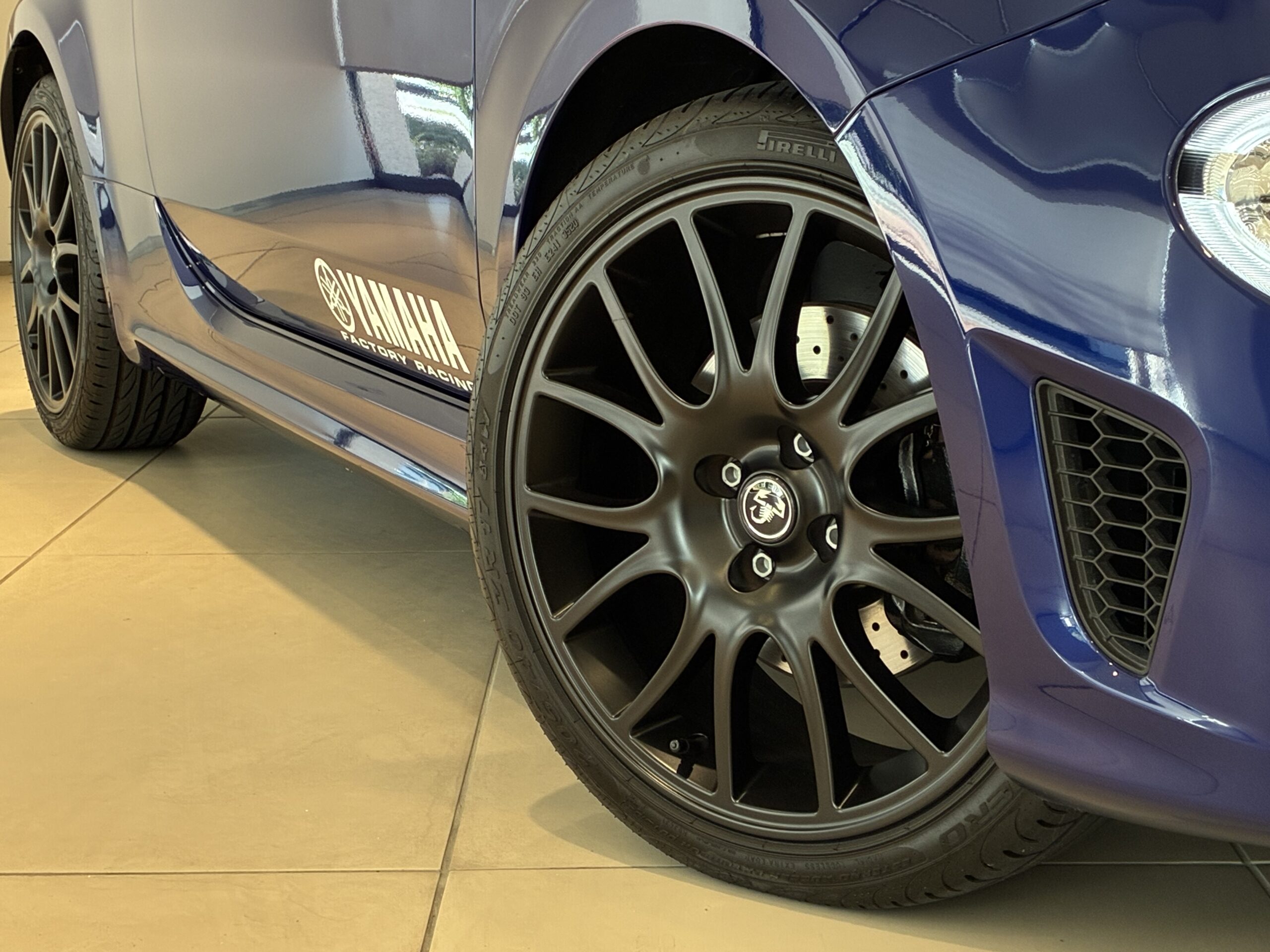 アバルト595モンスターエナジー ヤマハ