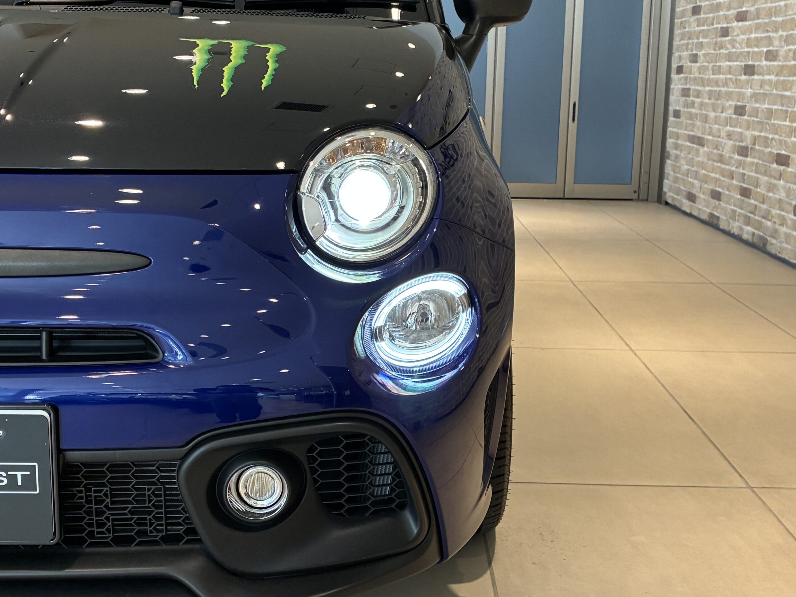 アバルト595モンスターエナジー ヤマハ